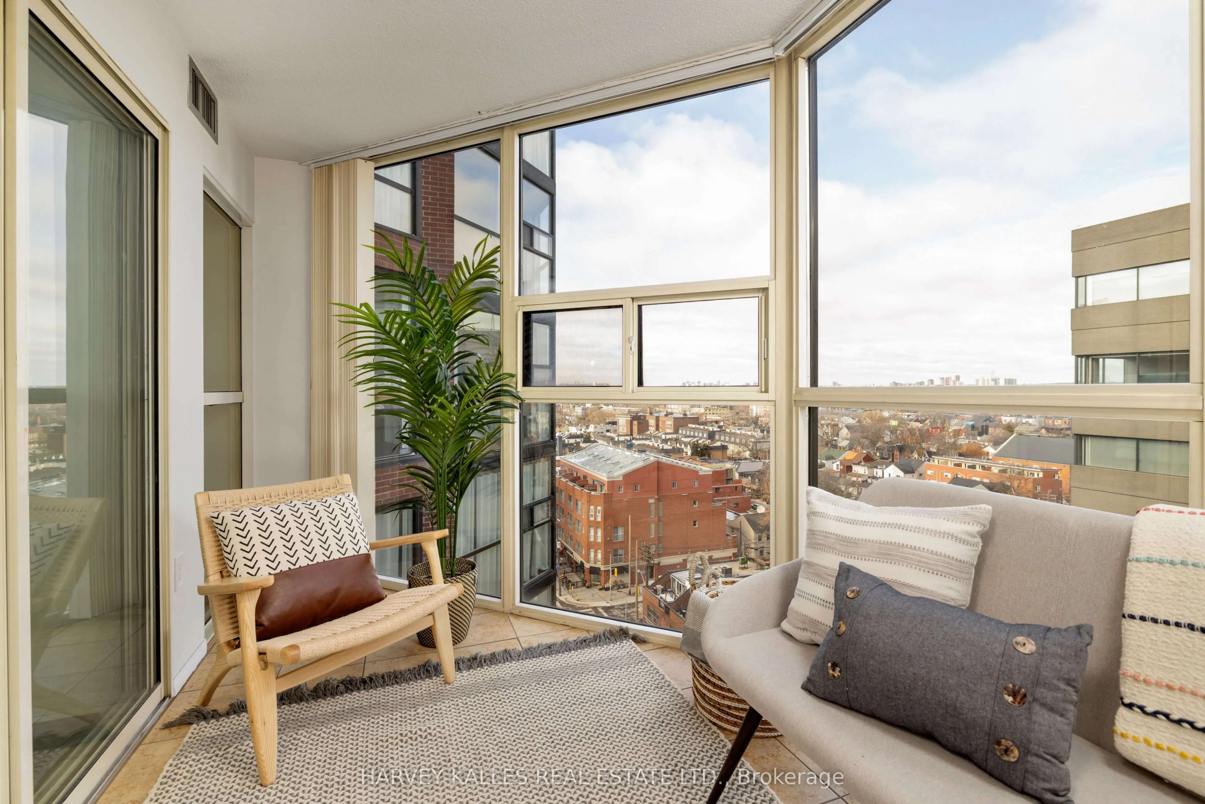 705 King Street W #1414