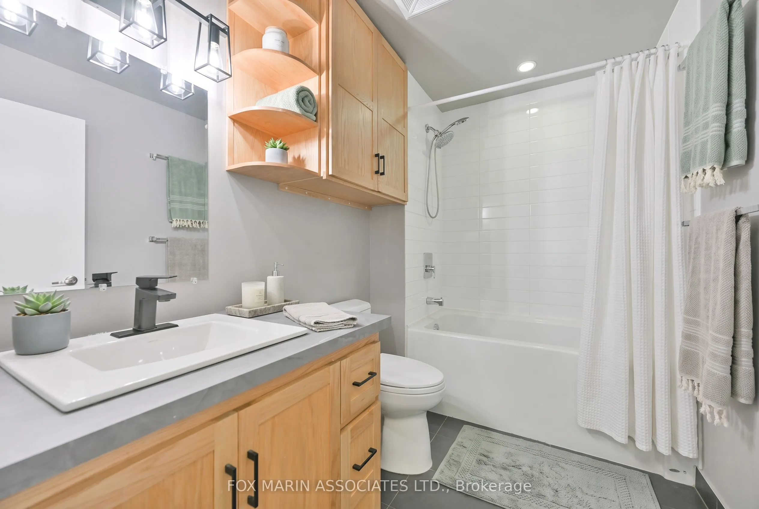 32 Camden Street #301