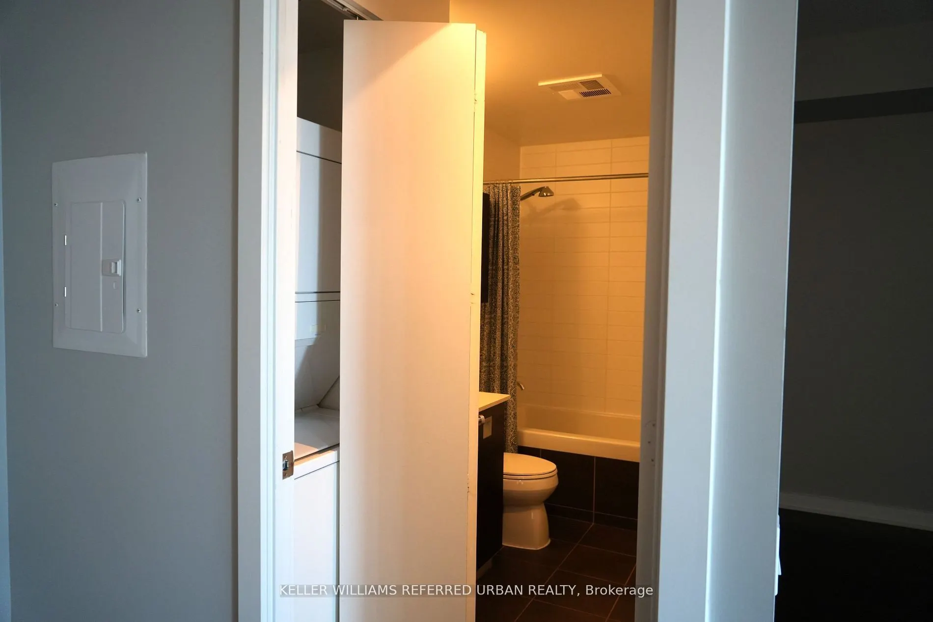 33 Charles Street E #3401
