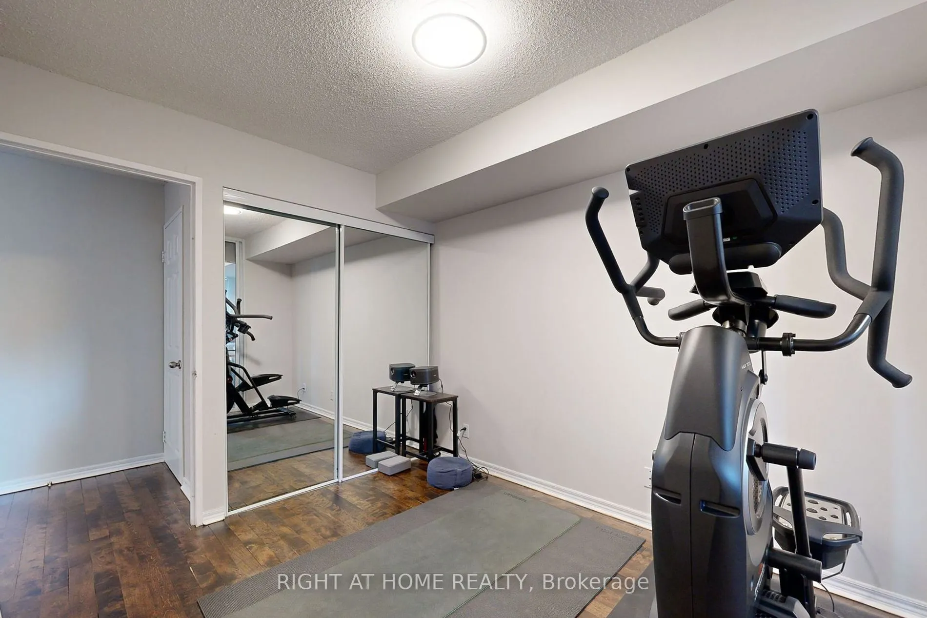 18 Parkview Avenue #1507