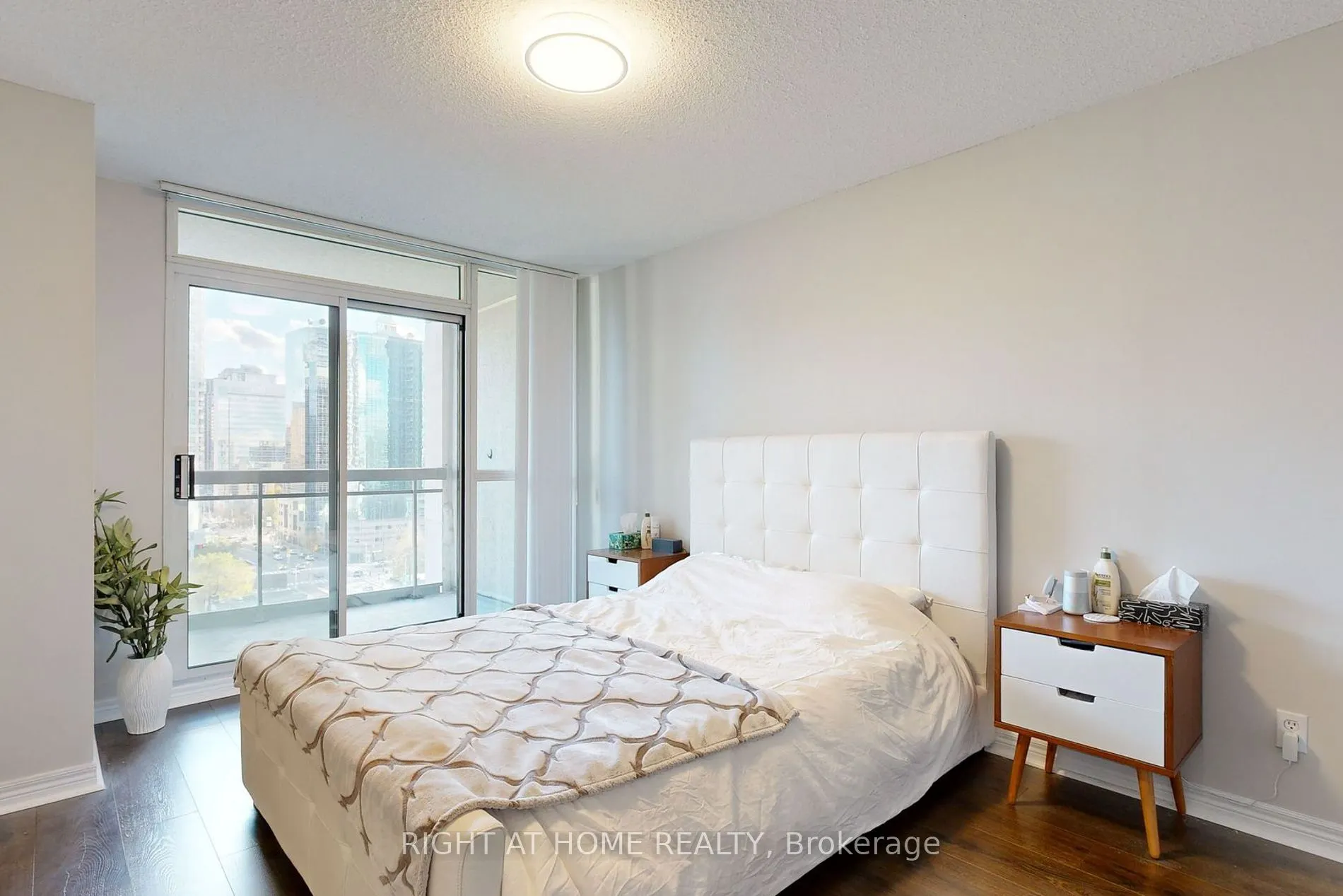 18 Parkview Avenue #1507