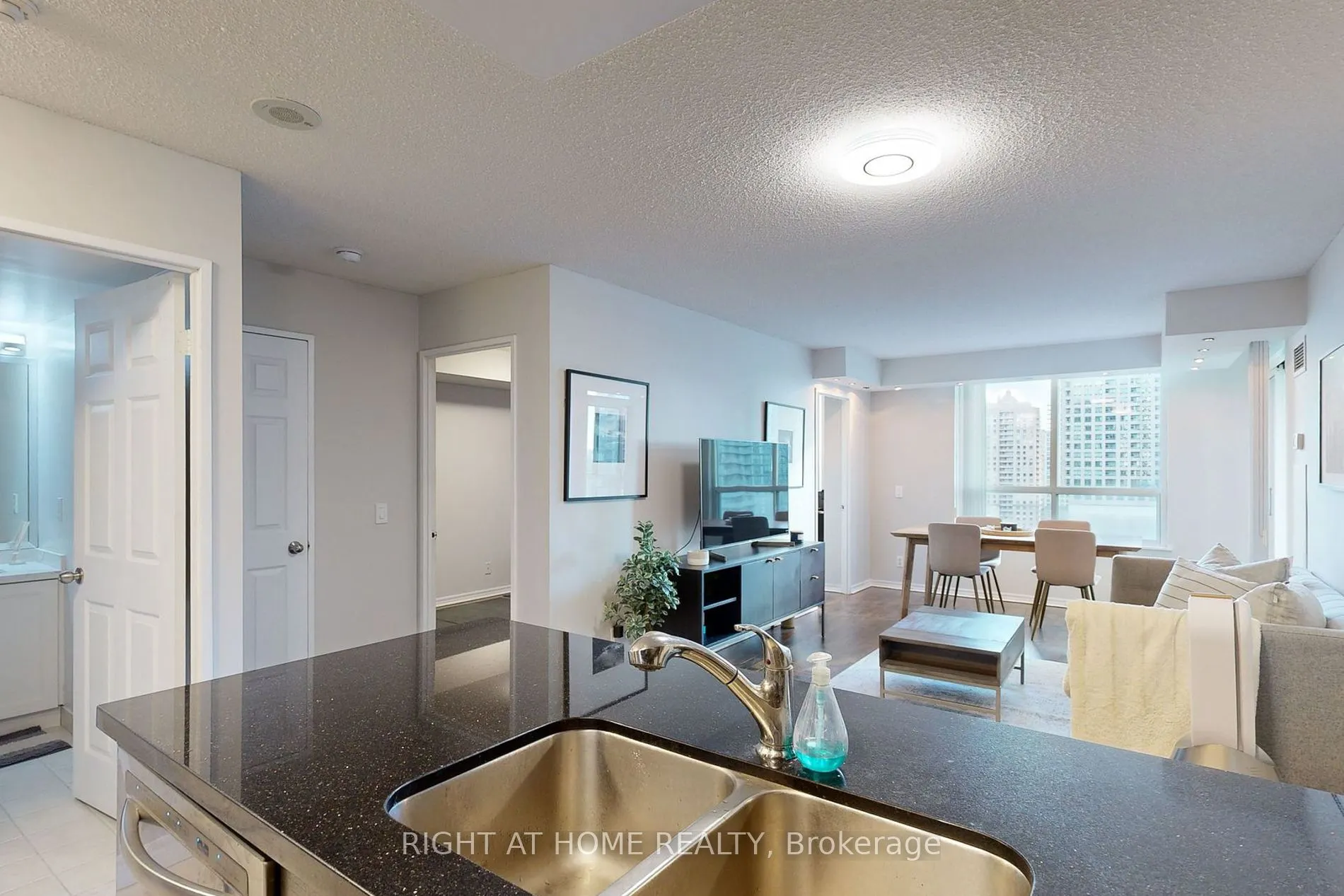 18 Parkview Avenue #1507