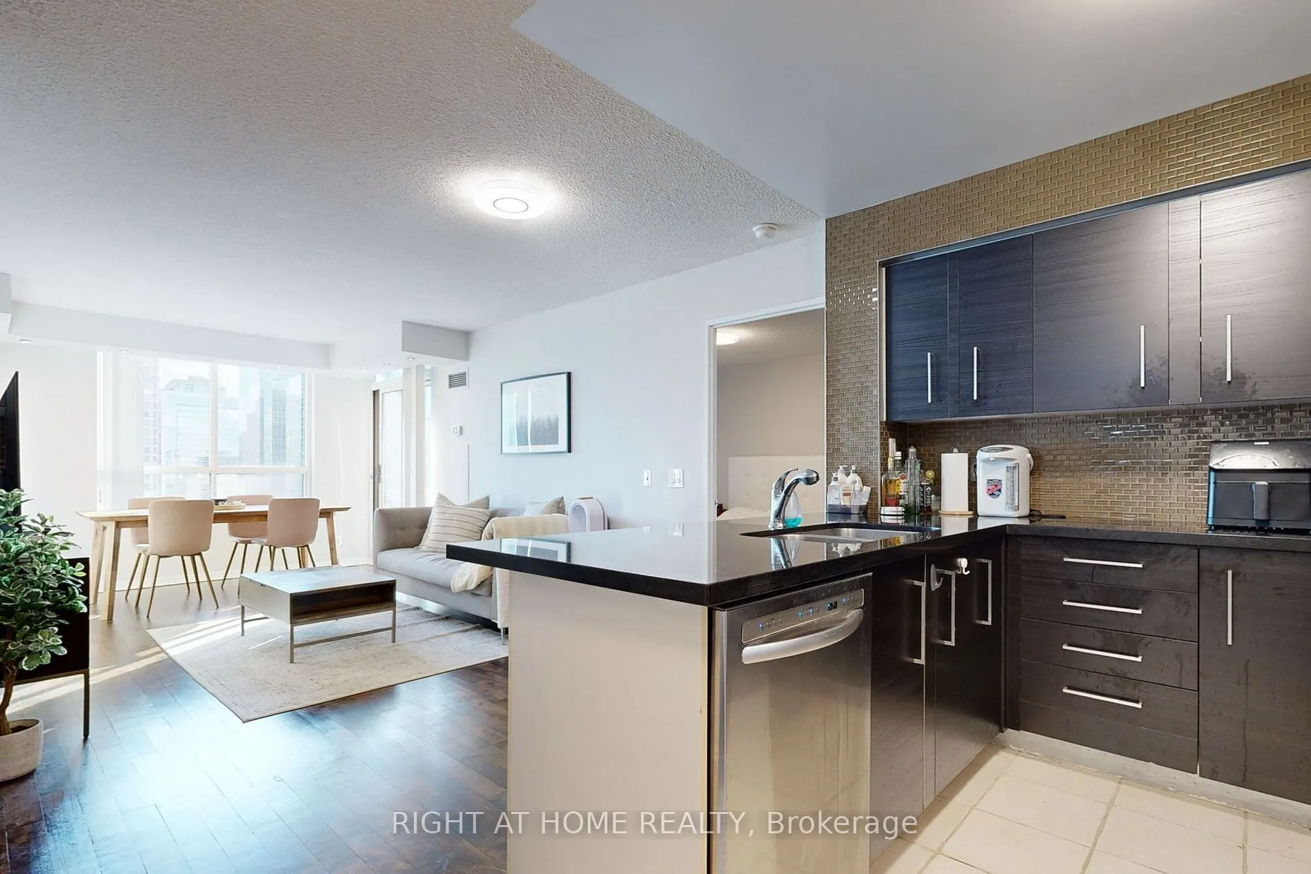 18 Parkview Avenue #1507