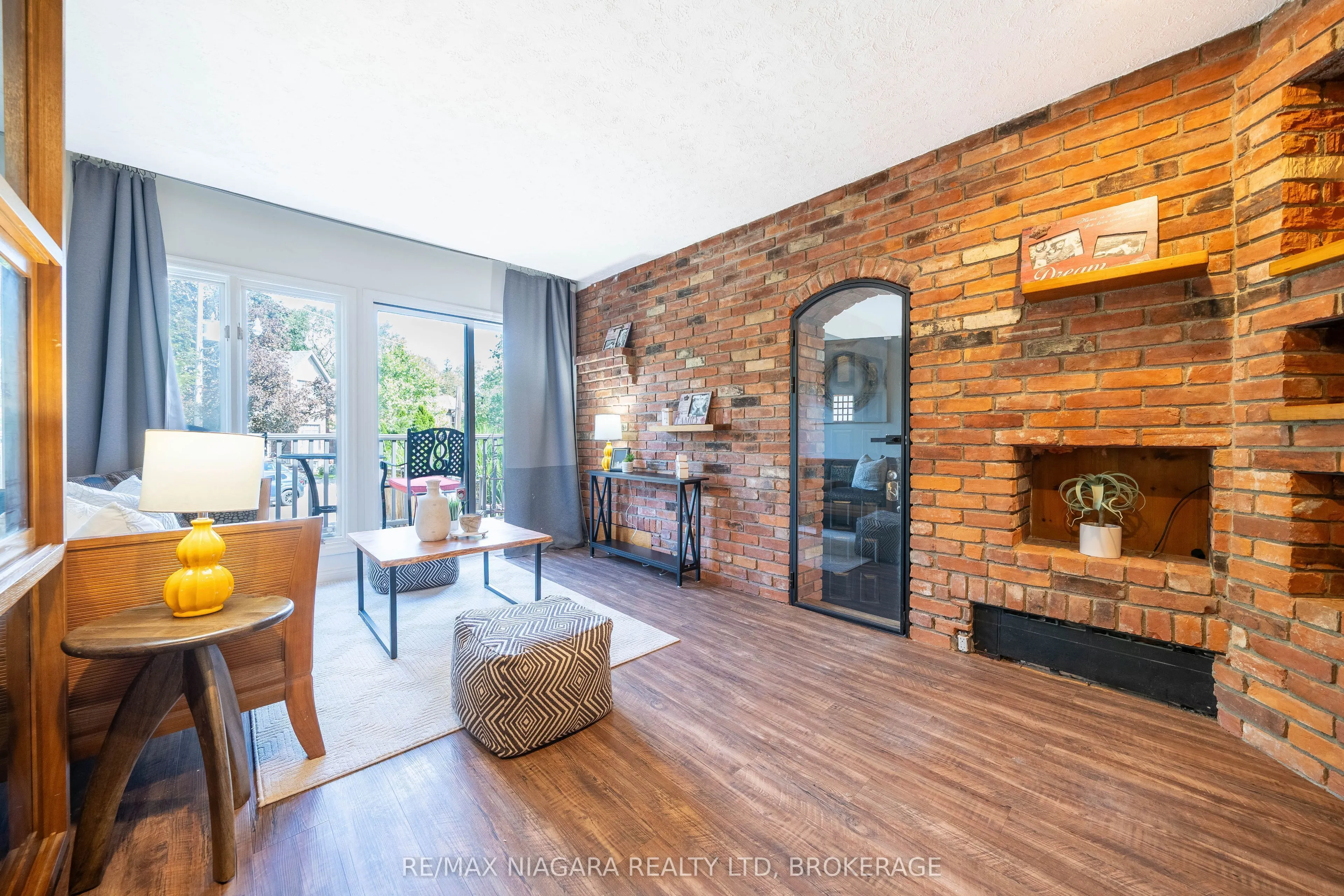 38 Yonge Boulevard