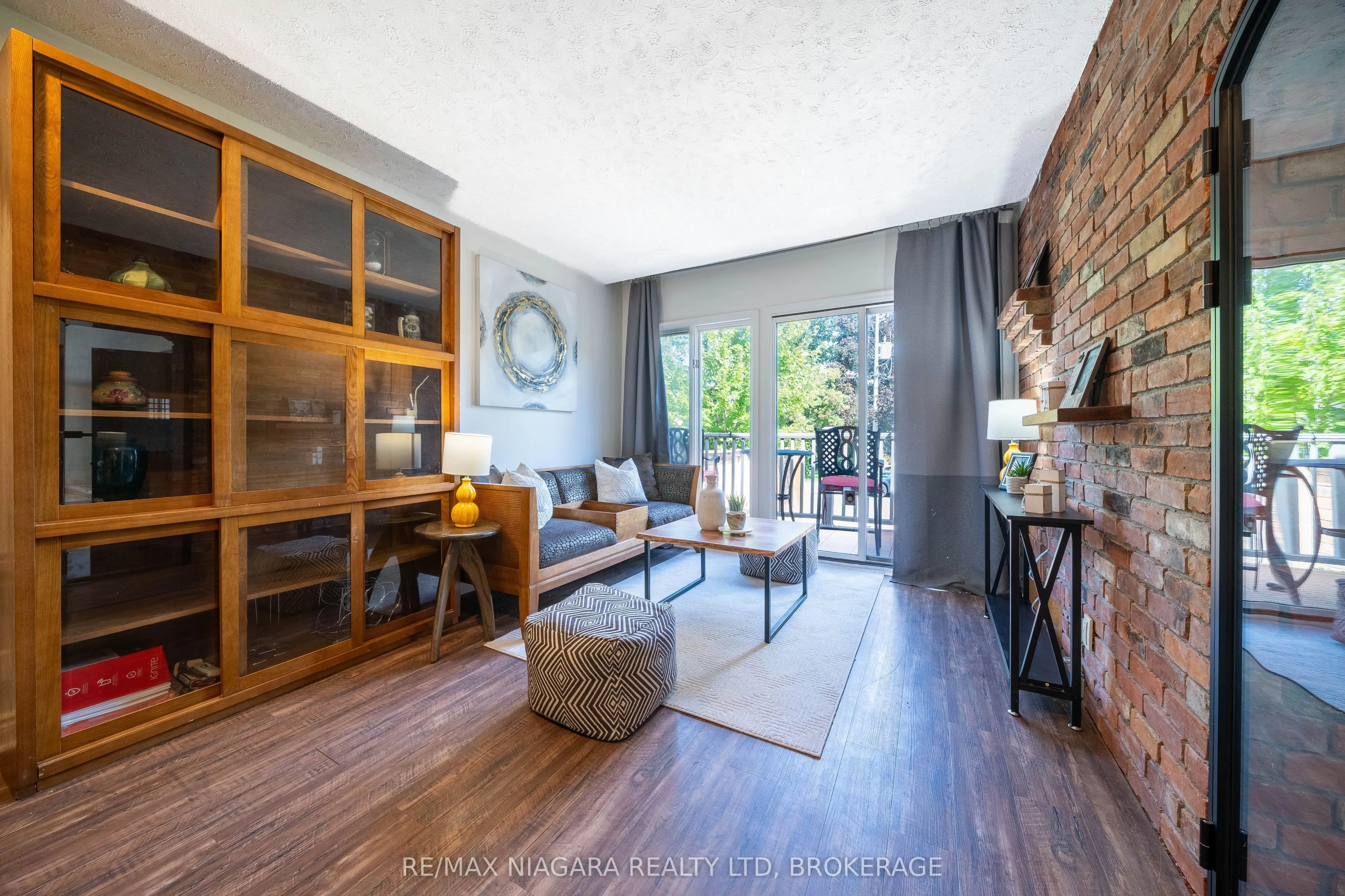 38 Yonge Boulevard