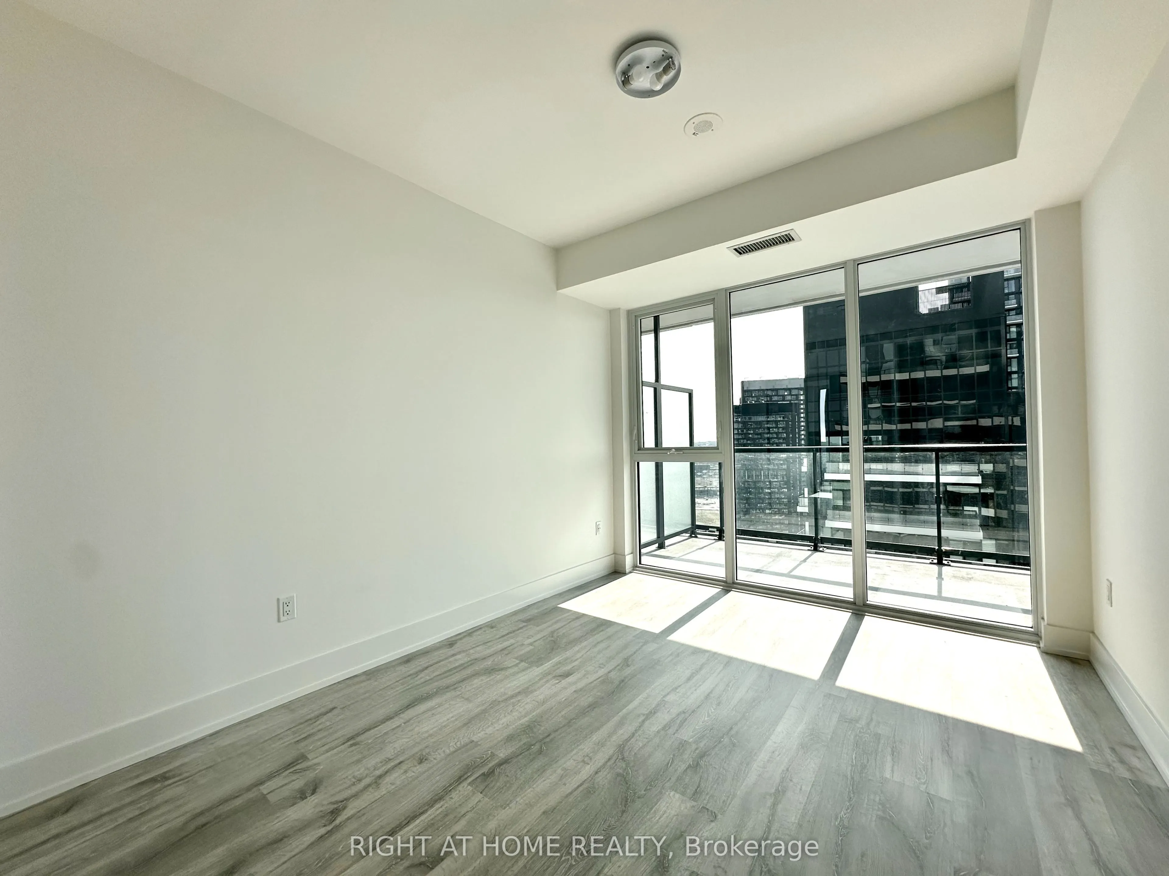 10 Inn On The Park Drive #2905