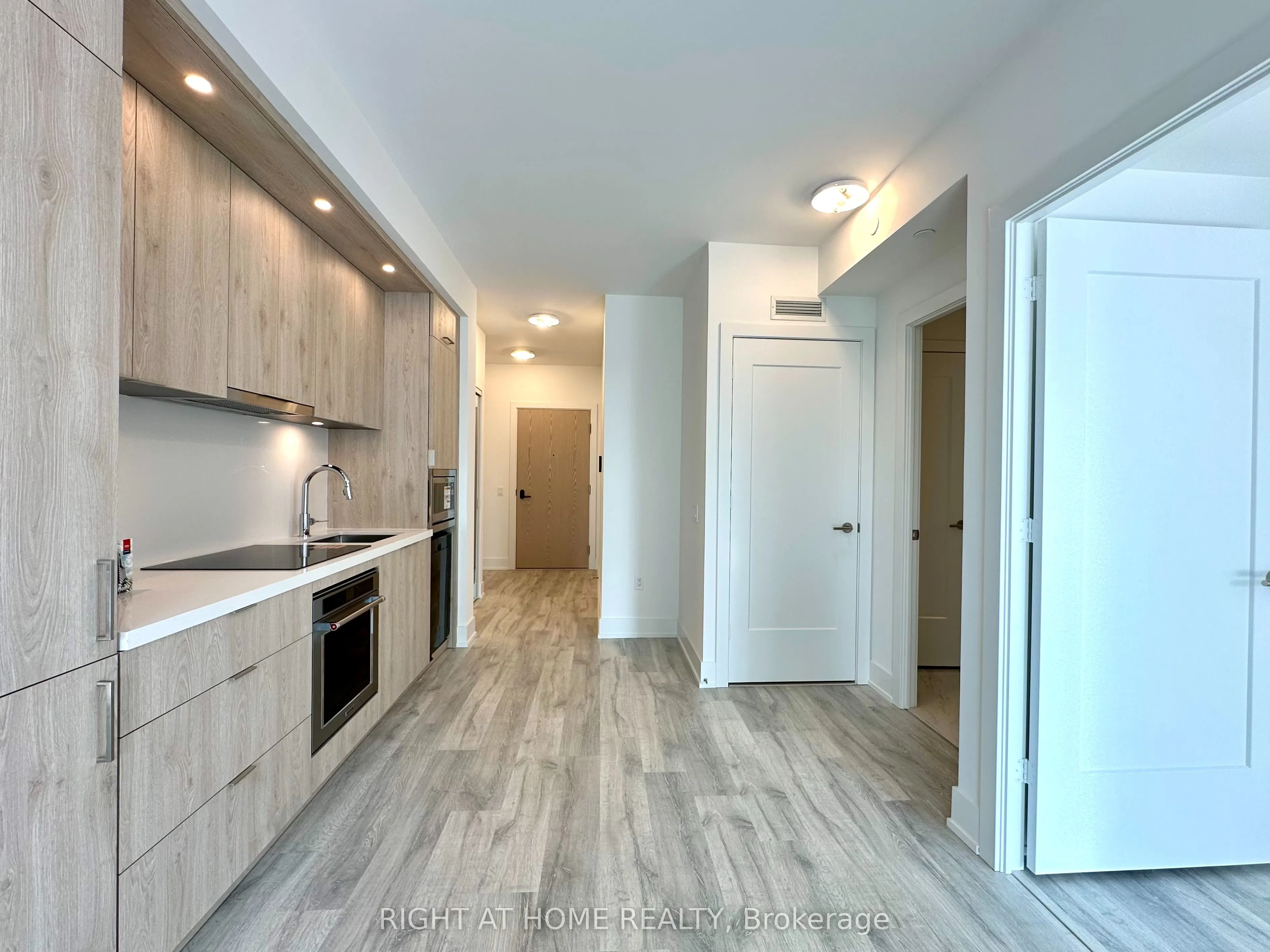 10 Inn On The Park Drive #2905