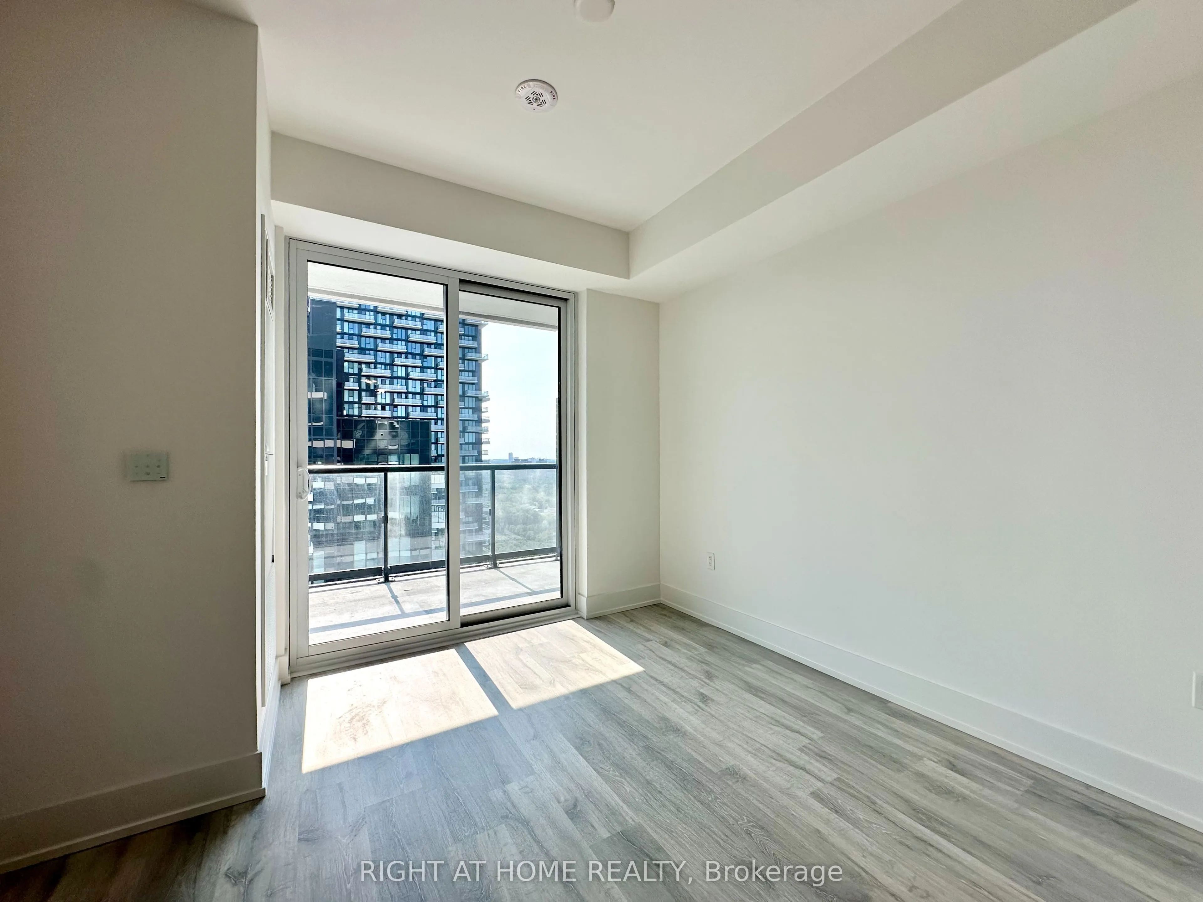 10 Inn On The Park Drive #2905