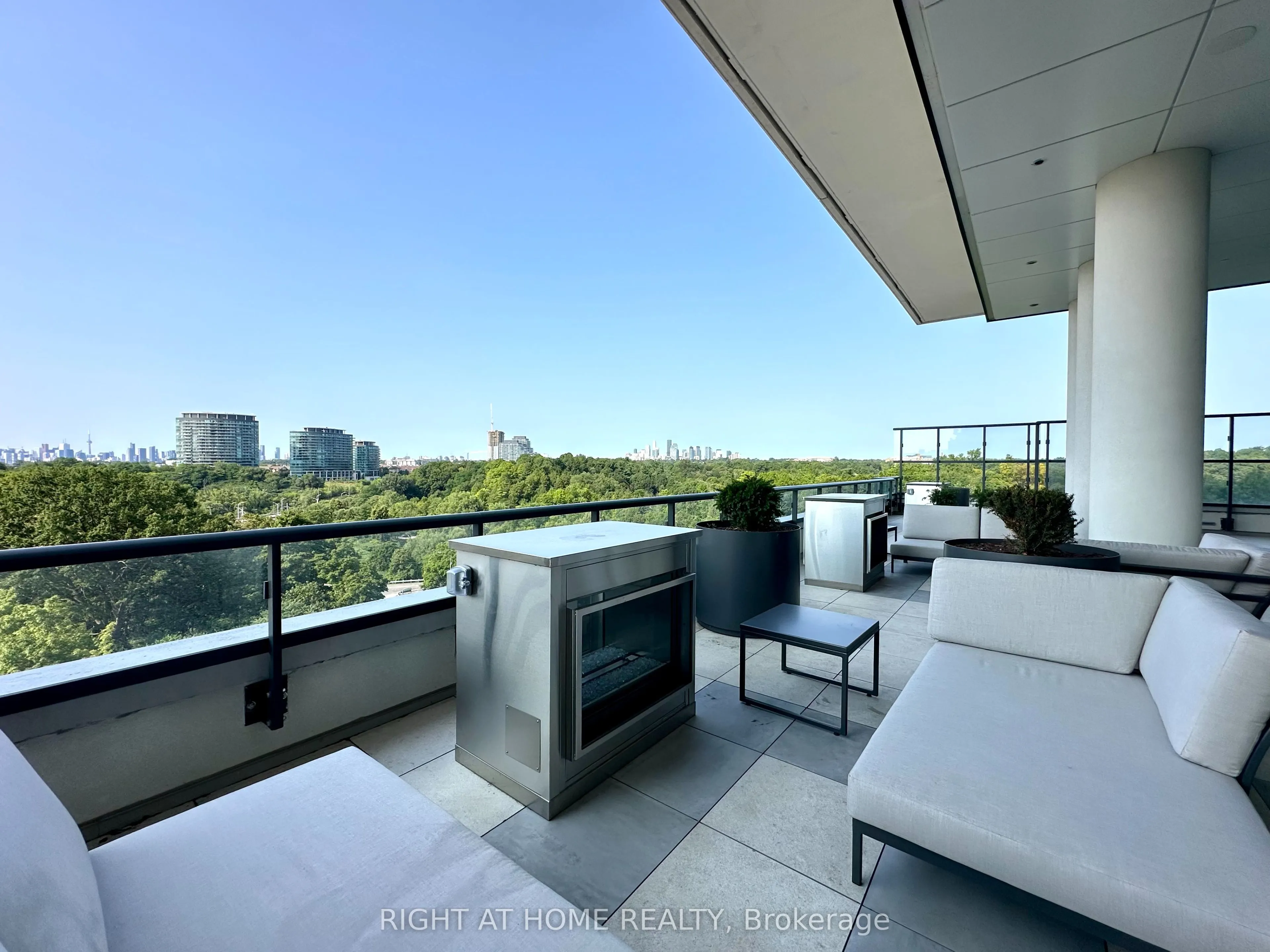 10 Inn On The Park Drive #2905
