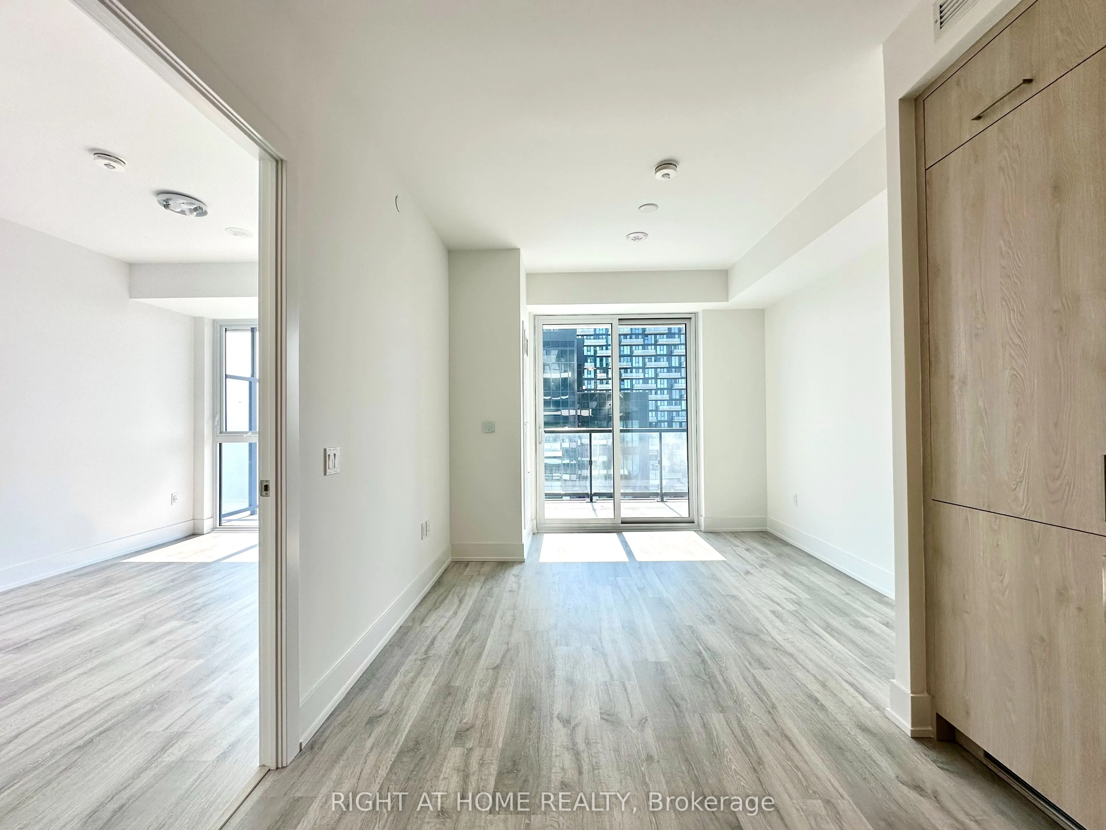 10 Inn On The Park Drive #2905