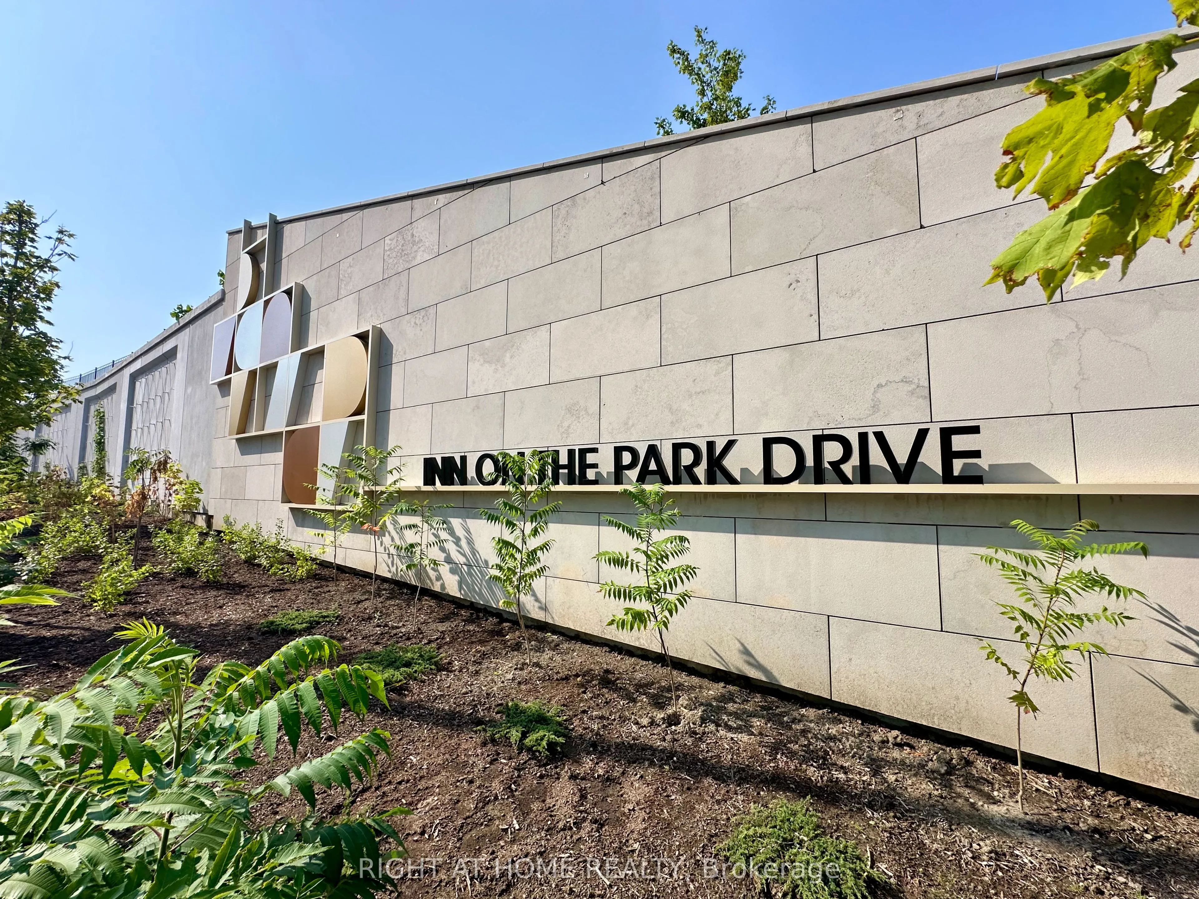 10 Inn On The Park Drive #2905