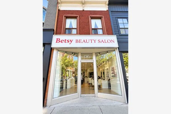 673 Queen Street W