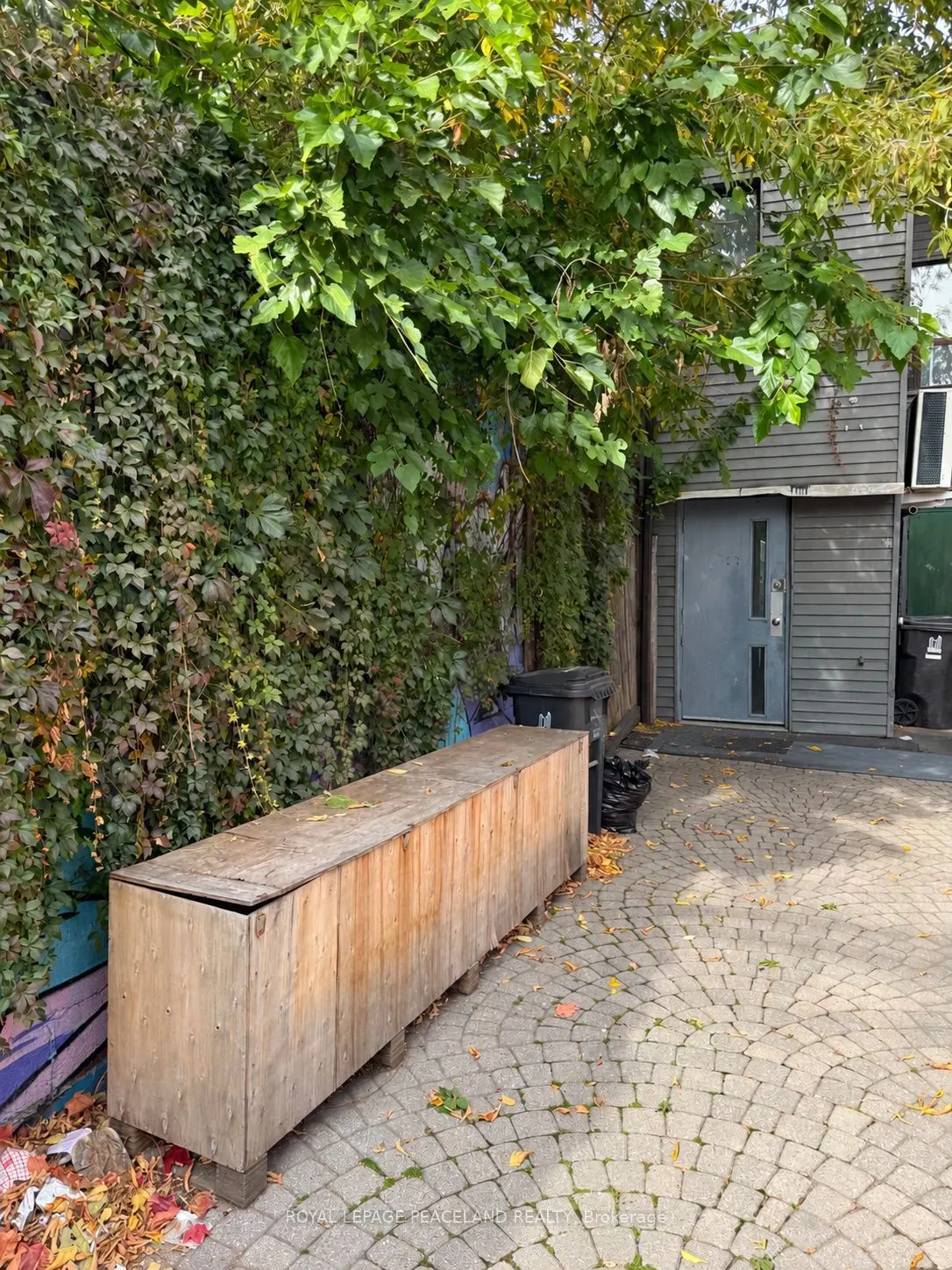673 Queen Street W