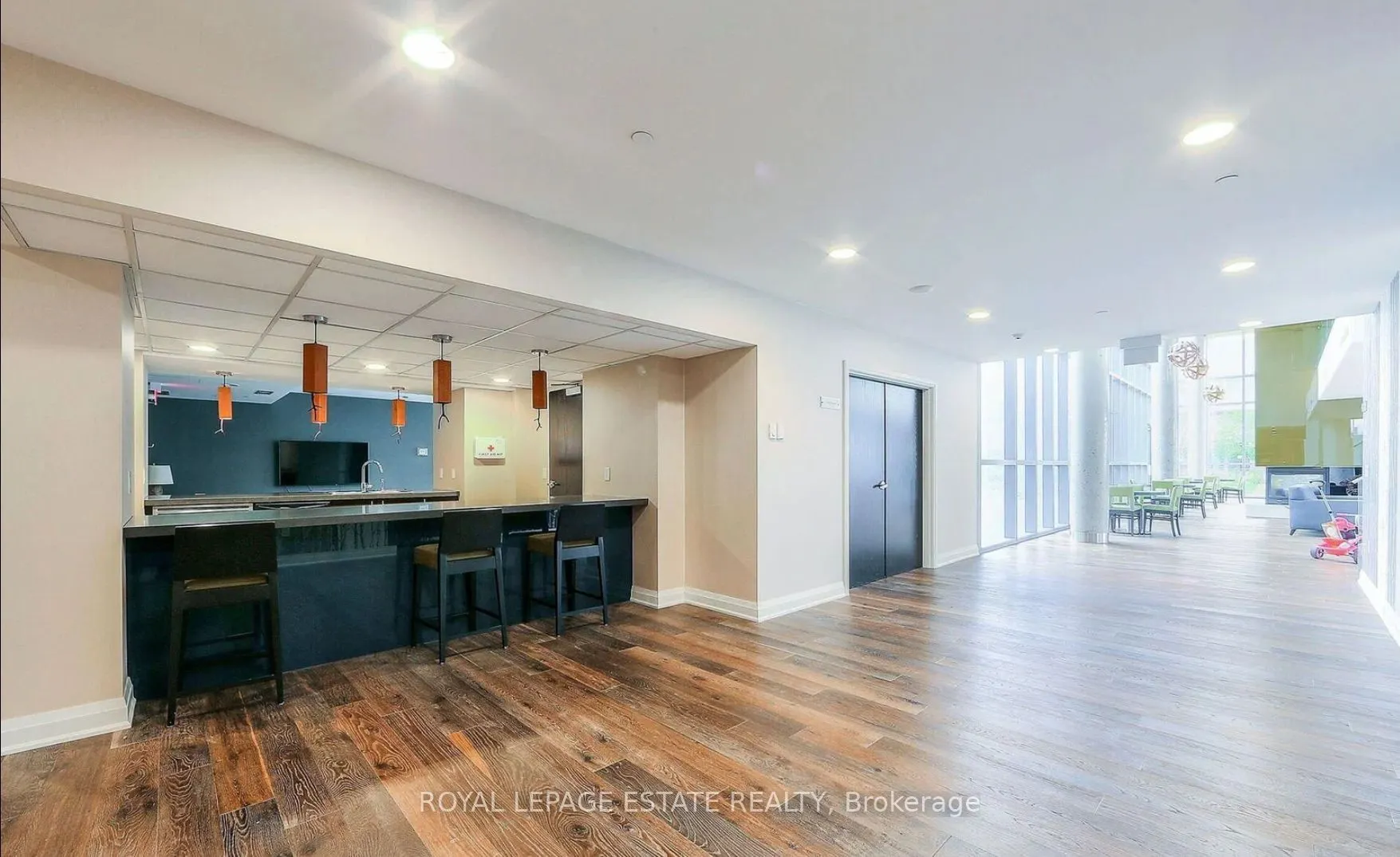 1 Cole Street #504