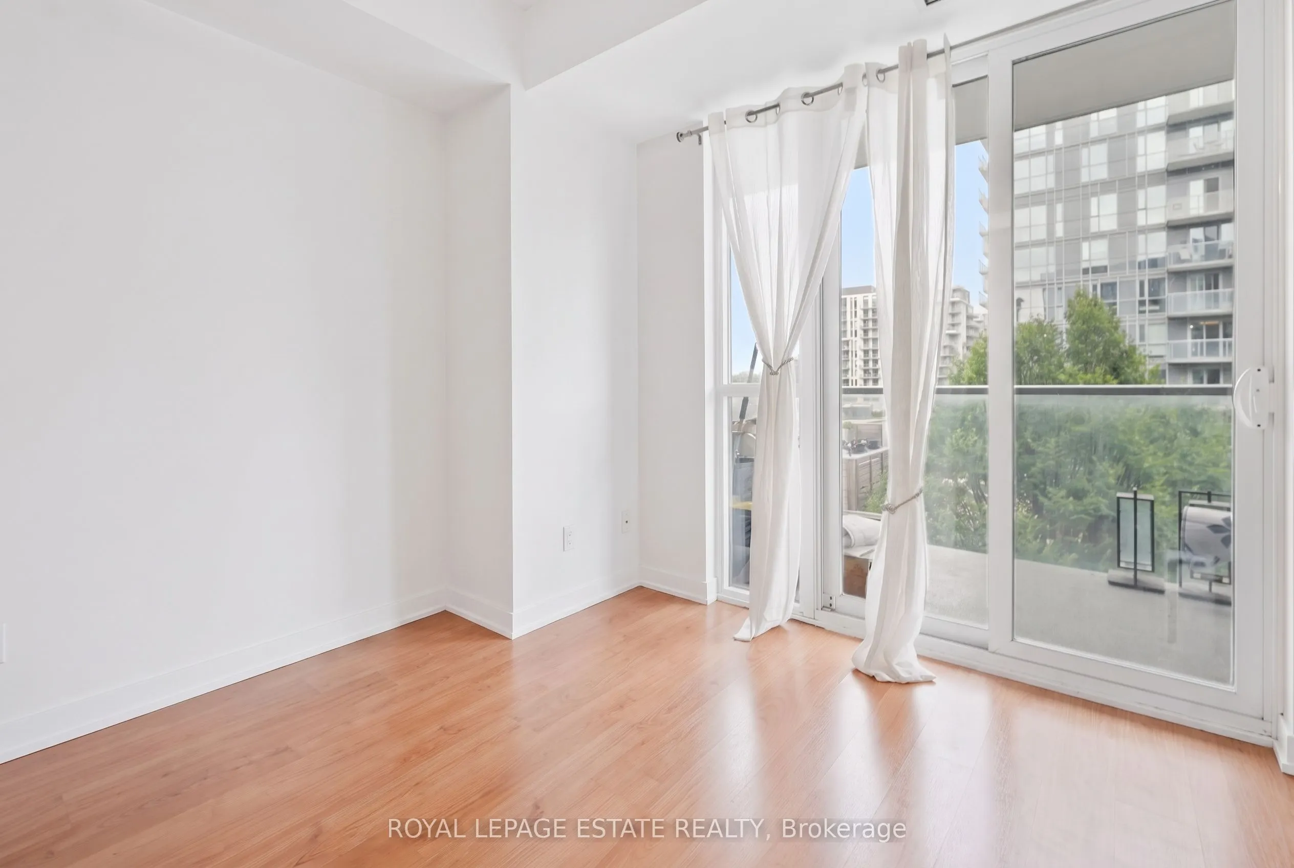 1 Cole Street #504