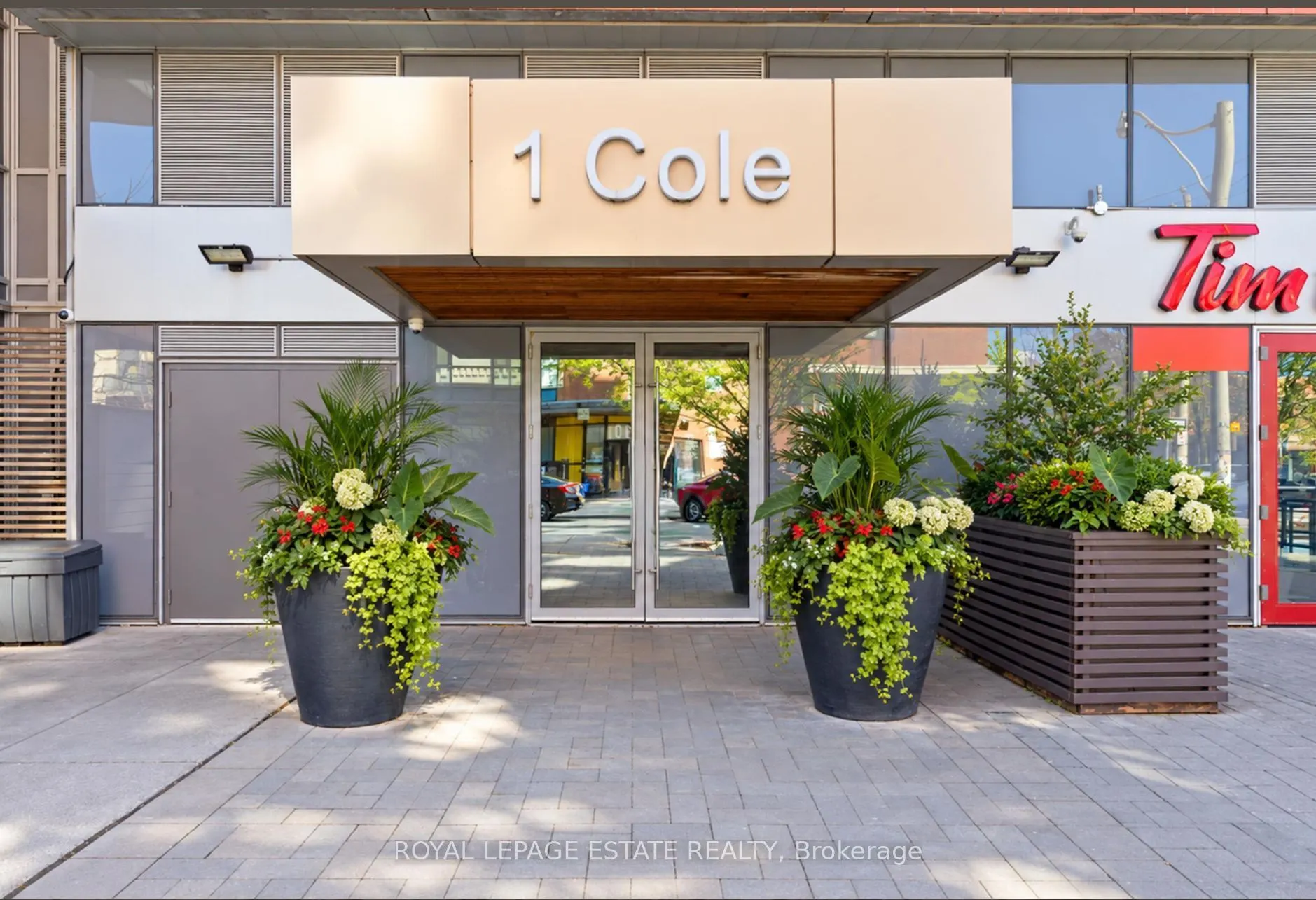 1 Cole Street #504