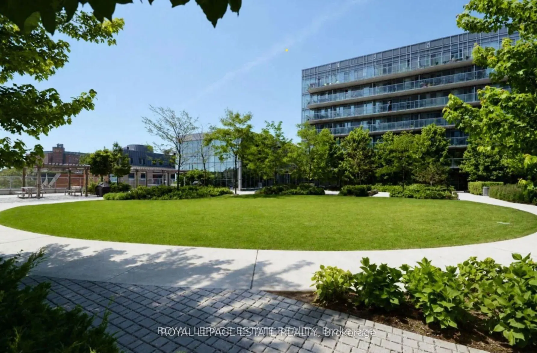1 Cole Street #504
