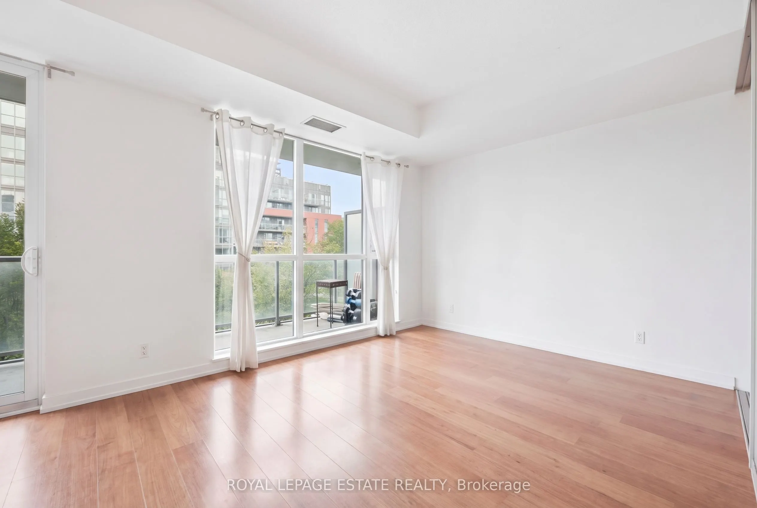 1 Cole Street #504