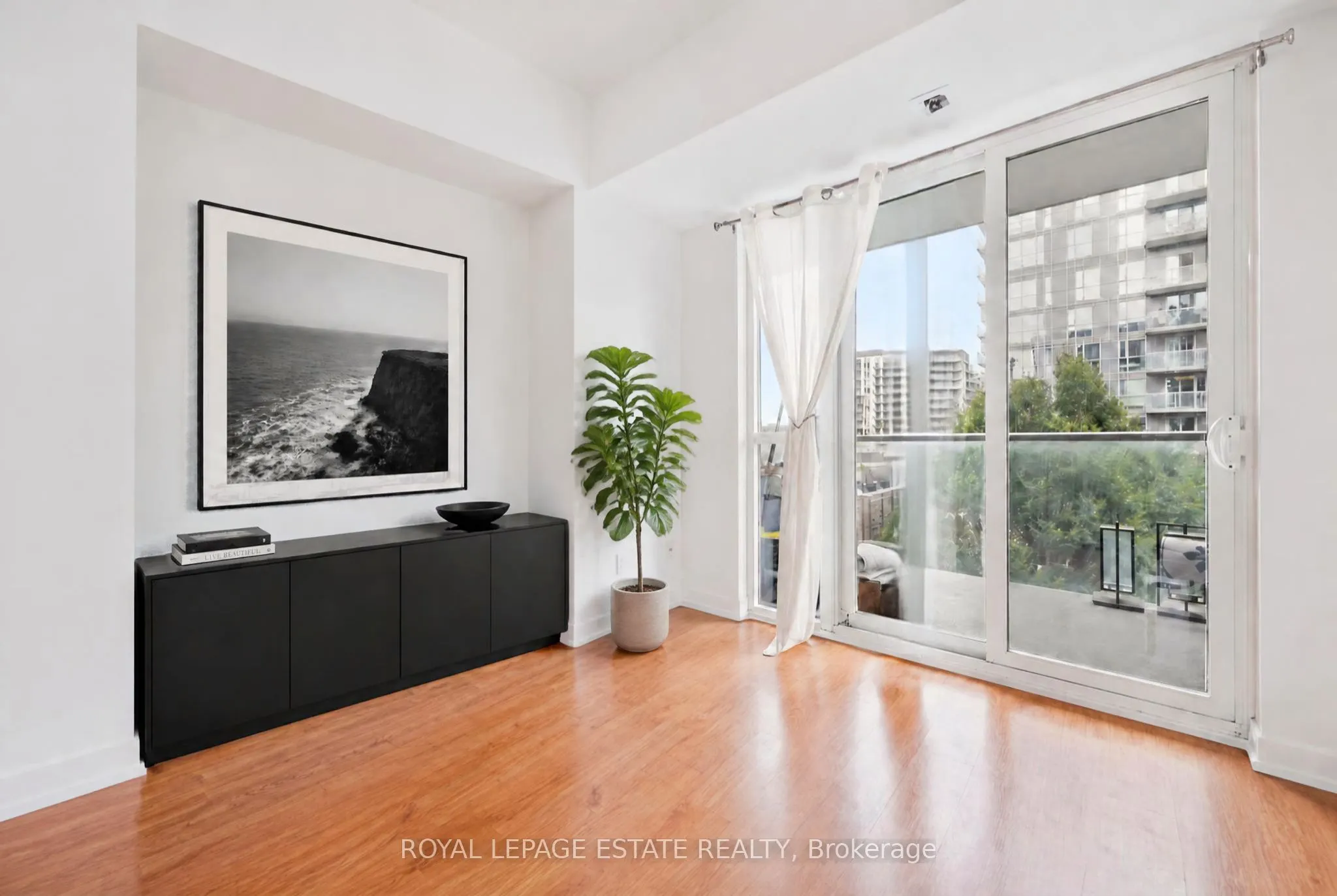 1 Cole Street #504