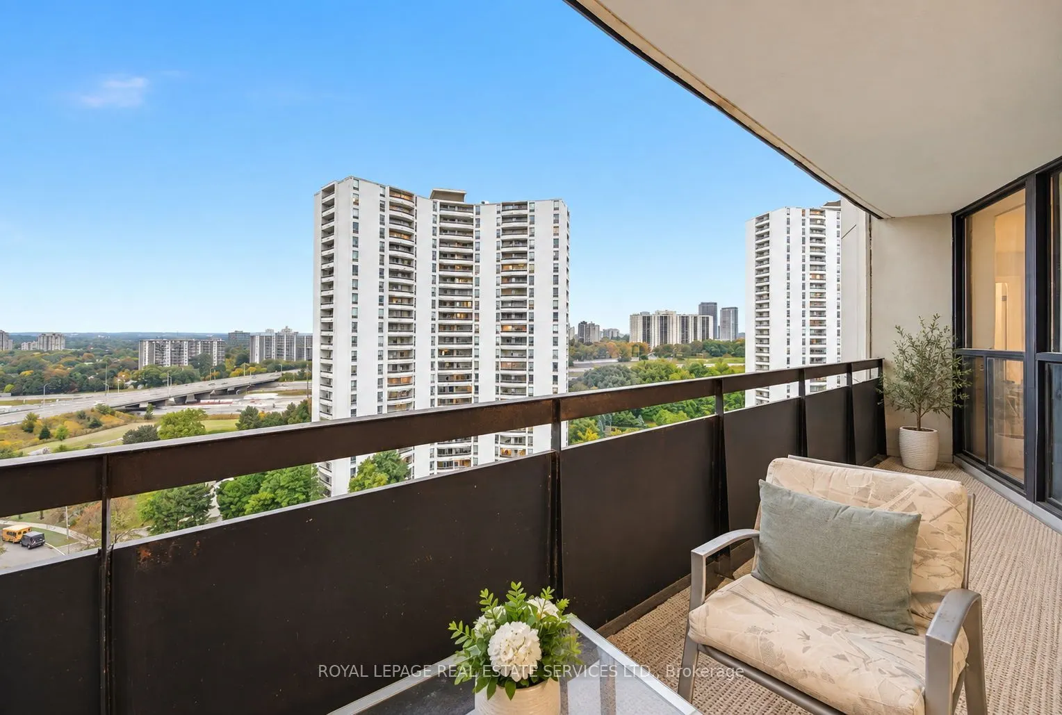 75 Graydon Hall Drive #1502