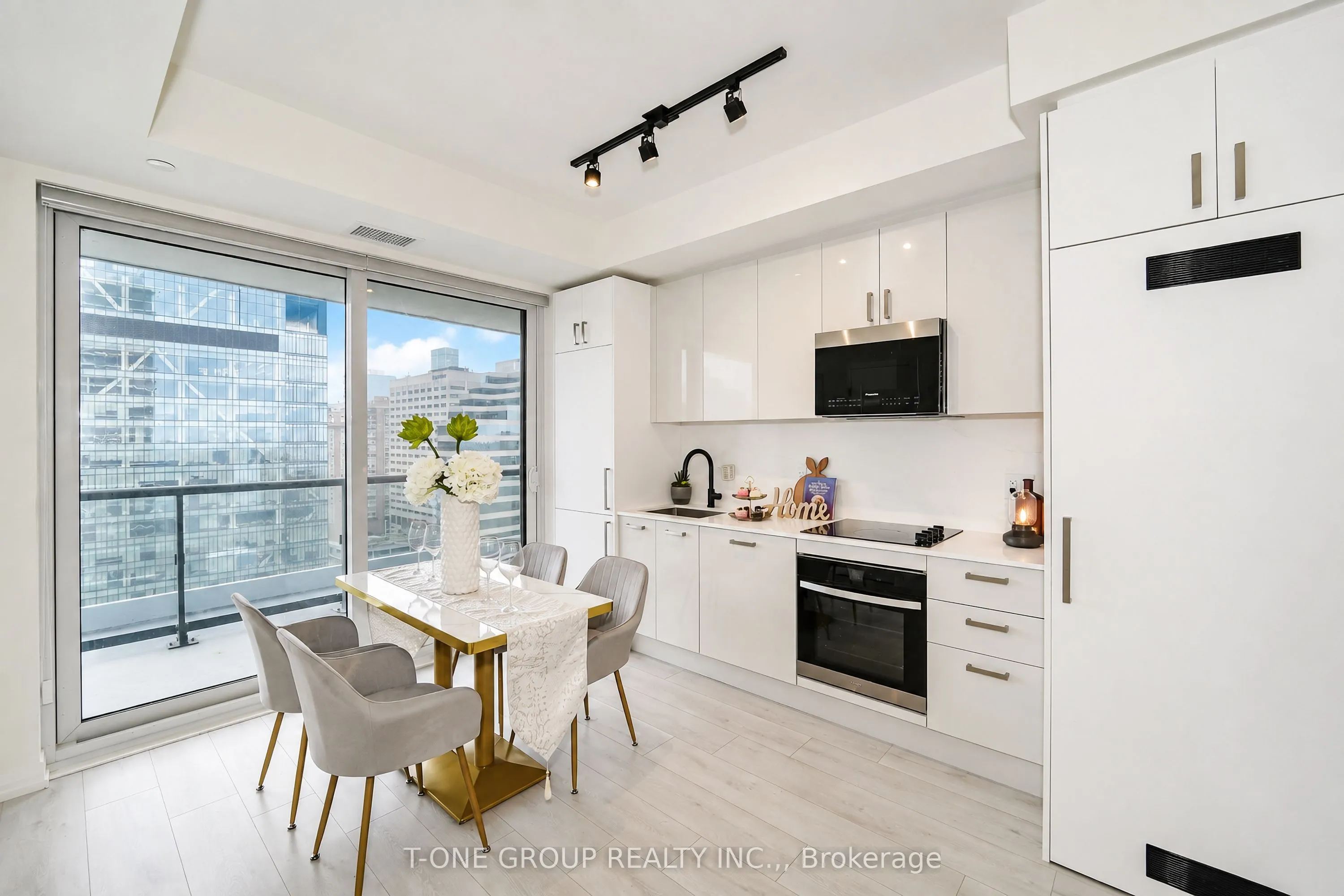 280 Dundas Street W #1803