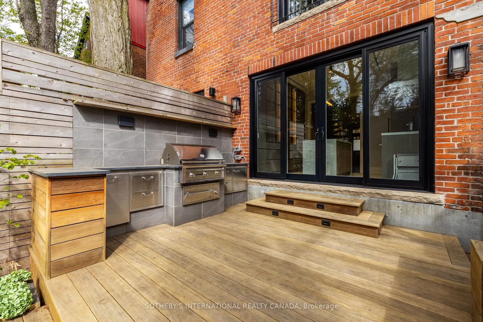 33 Tranby Avenue