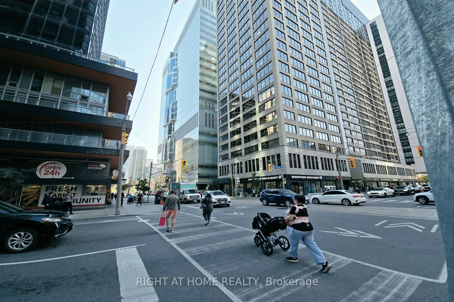 44 Gerrard Street W #909