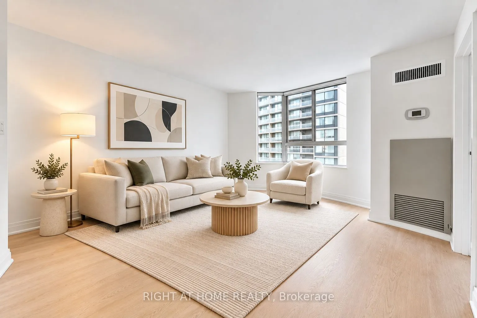 44 Gerrard Street W #909