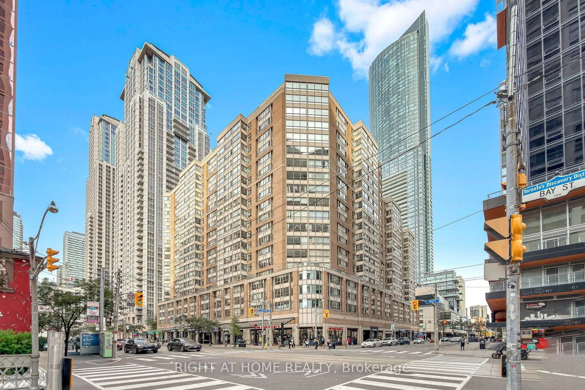 44 Gerrard Street W #909