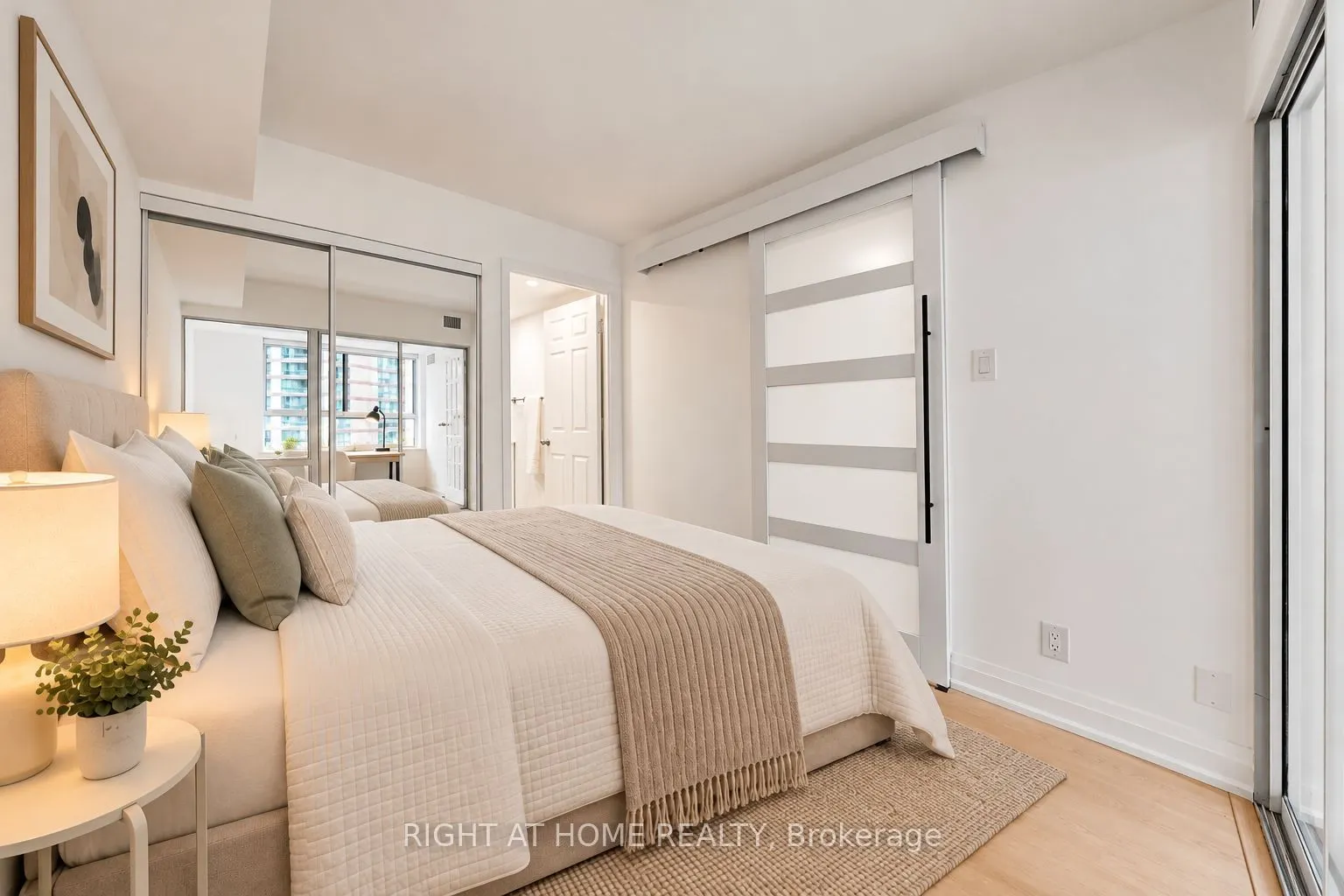 44 Gerrard Street W #909