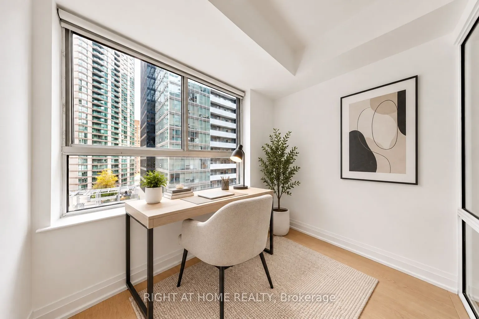 44 Gerrard Street W #909