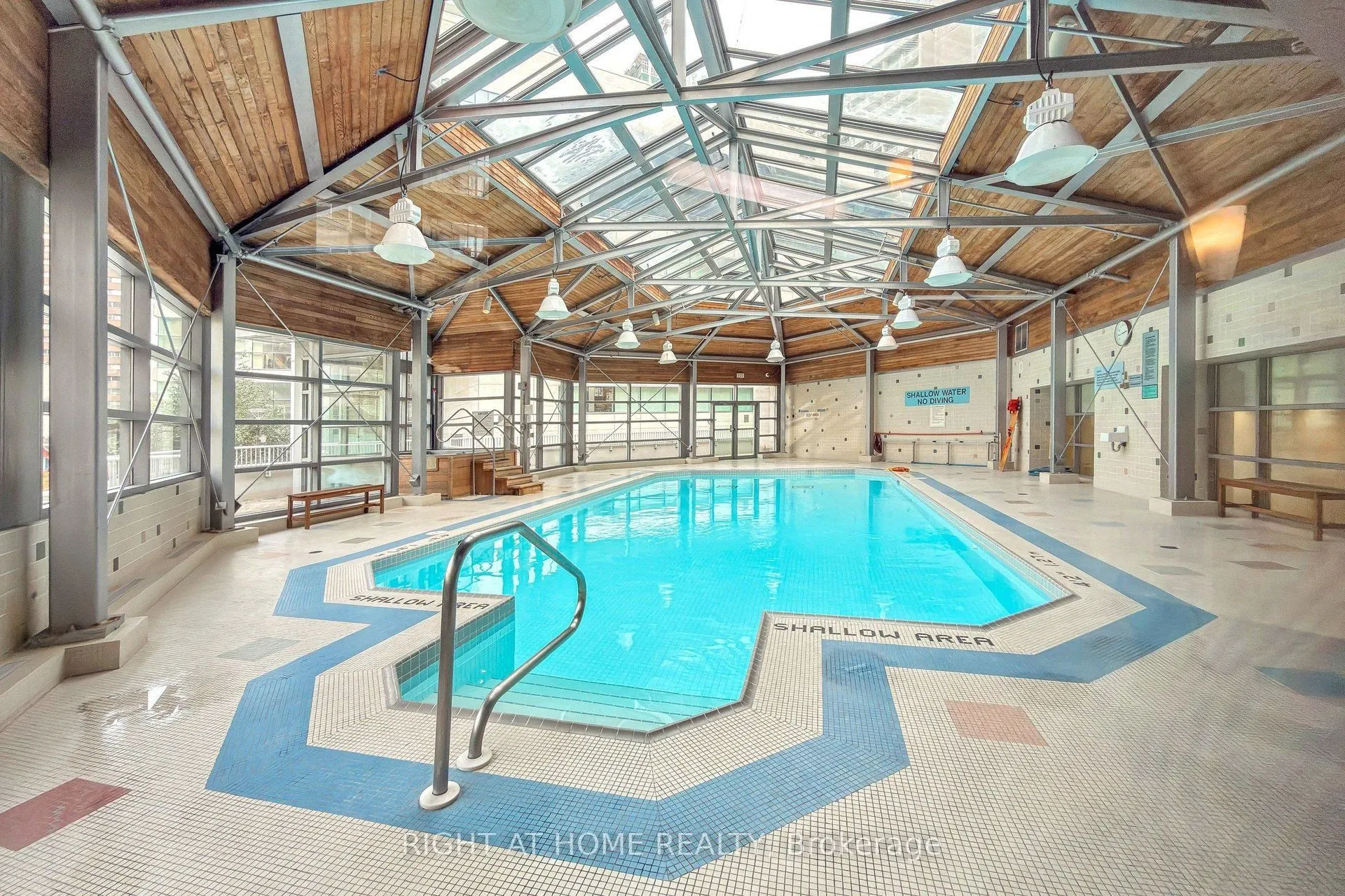 44 Gerrard Street W #909