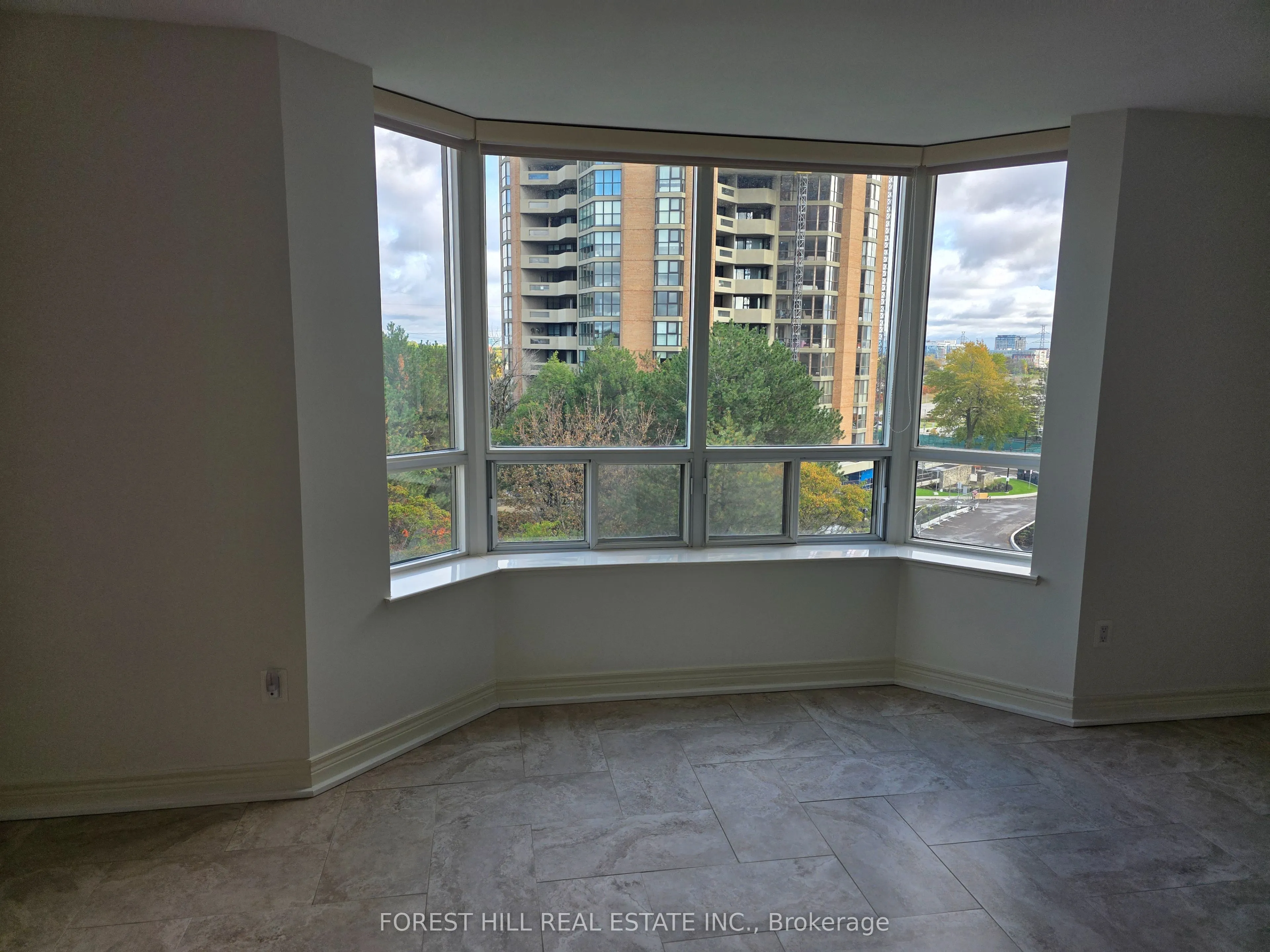 89 Skymark Drive #609
