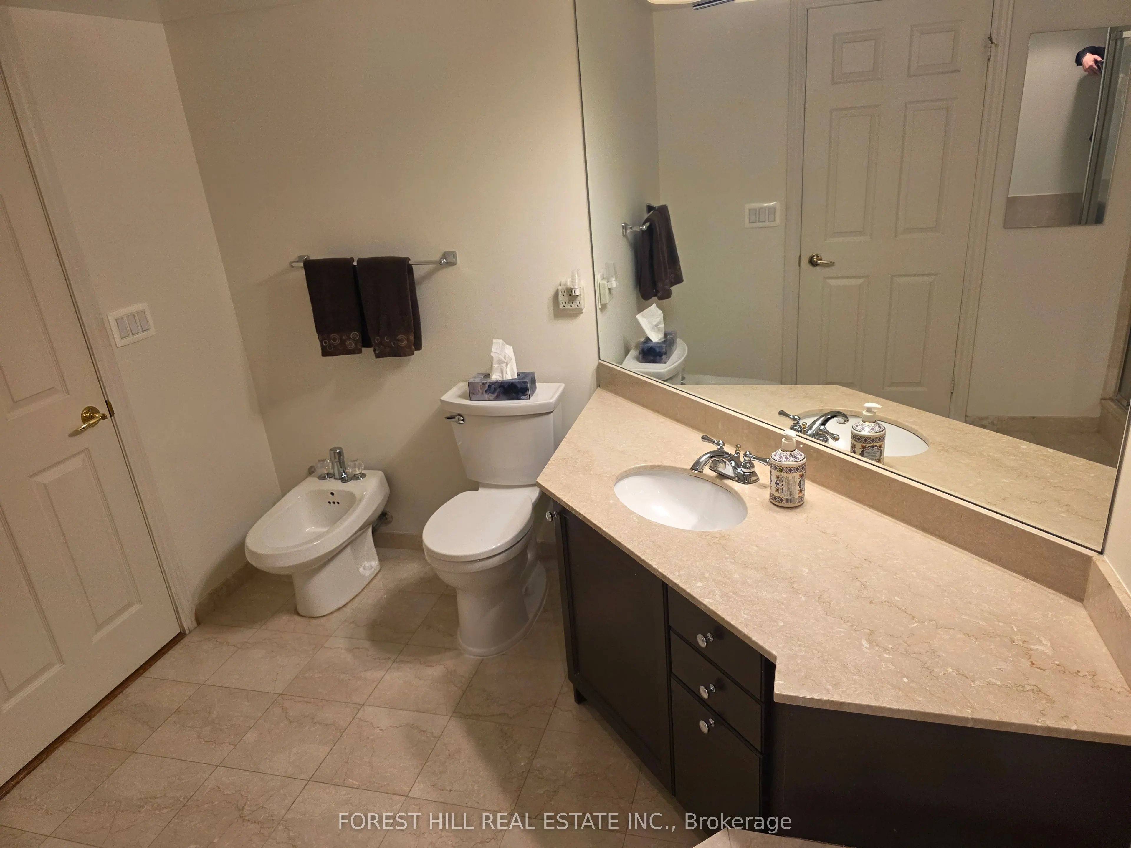 89 Skymark Drive #609