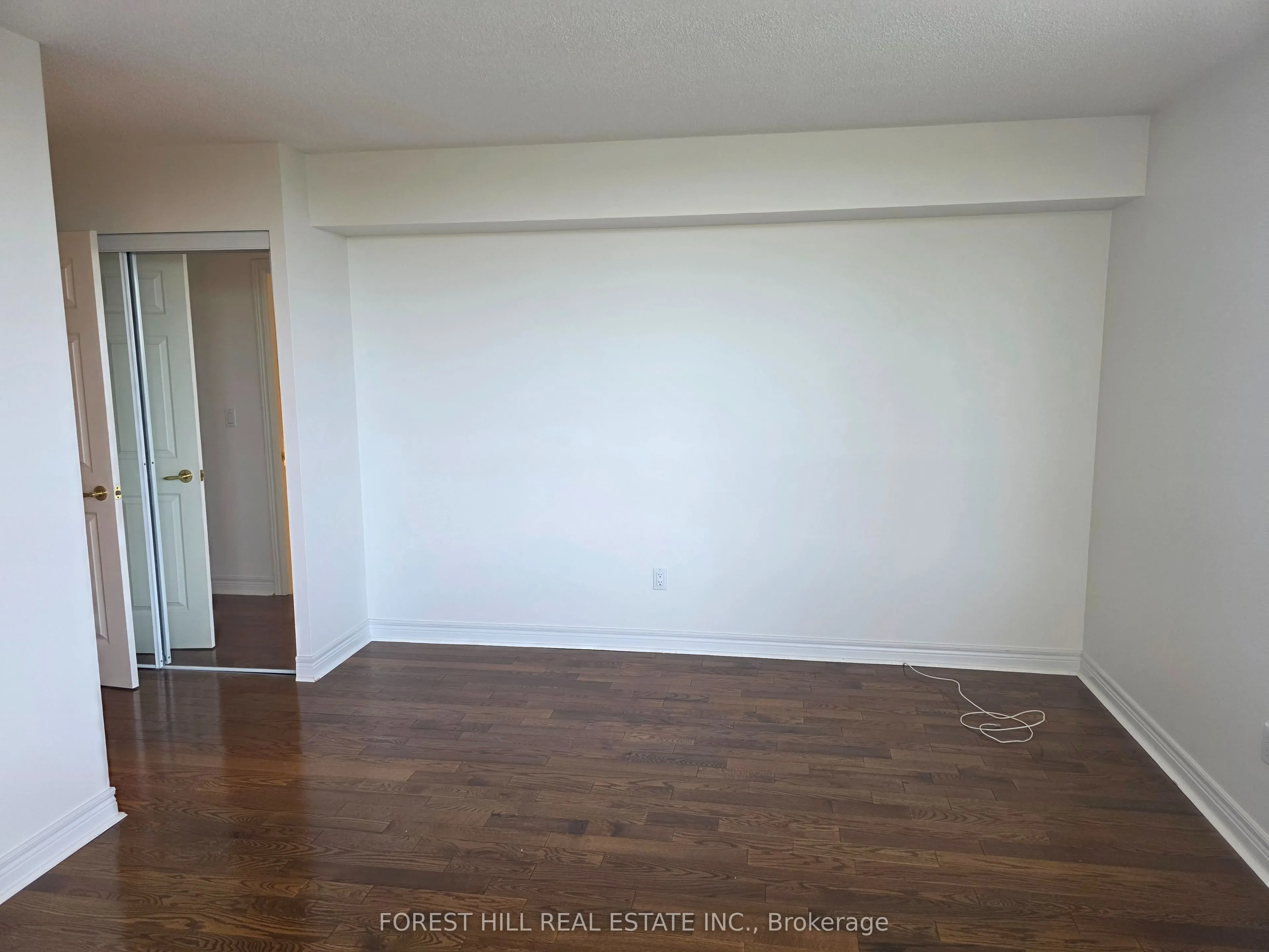 89 Skymark Drive #609