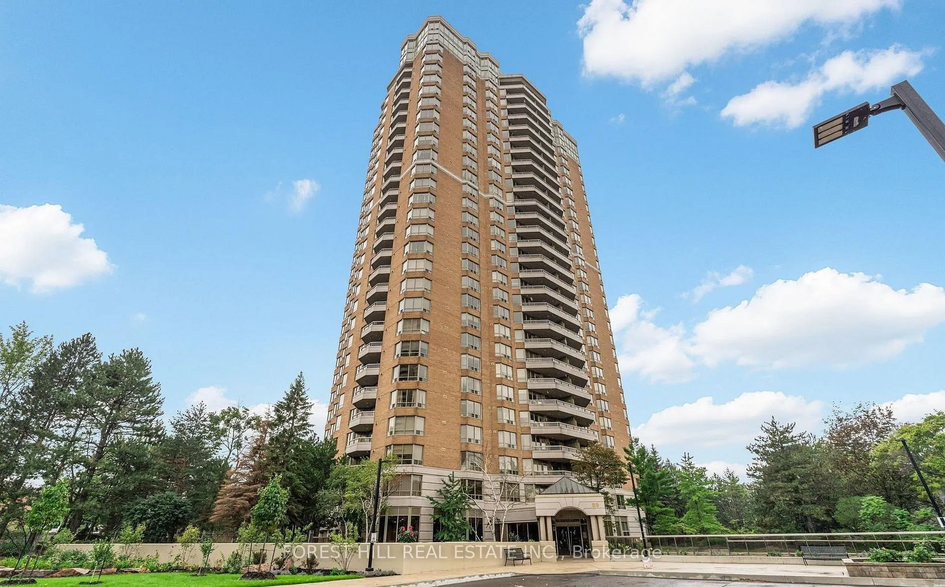 89 Skymark Drive #609