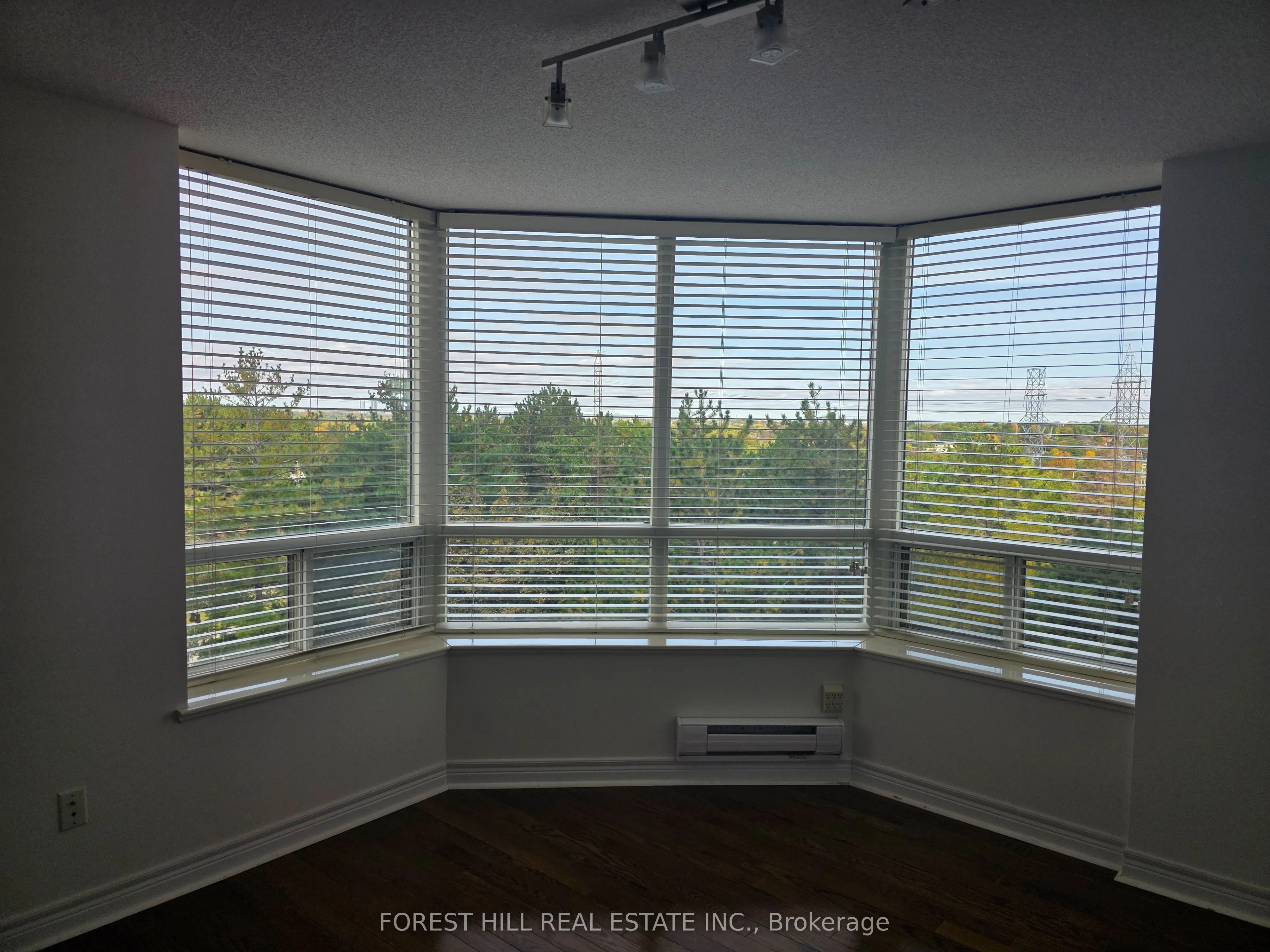 89 Skymark Drive #609