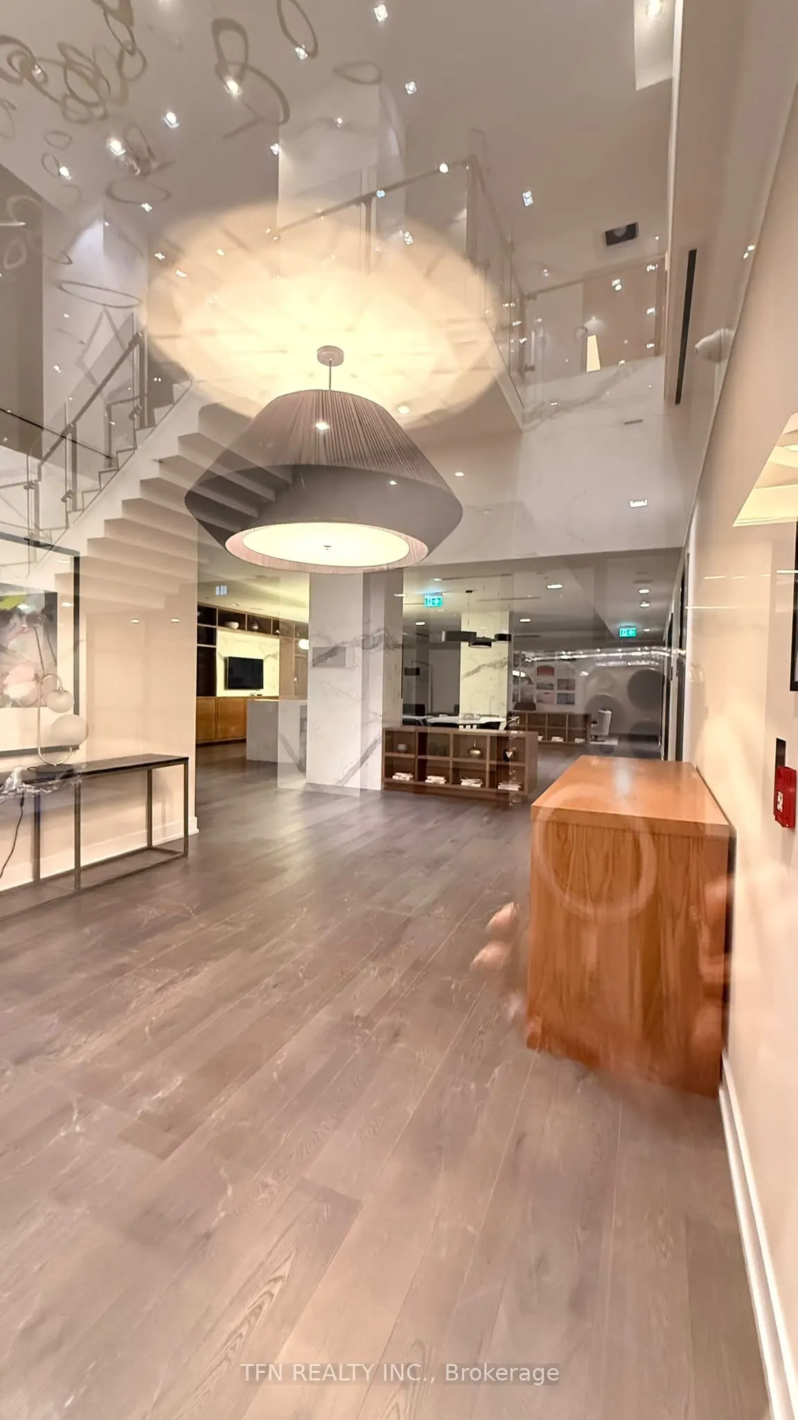 15 Merchants Wharf #712