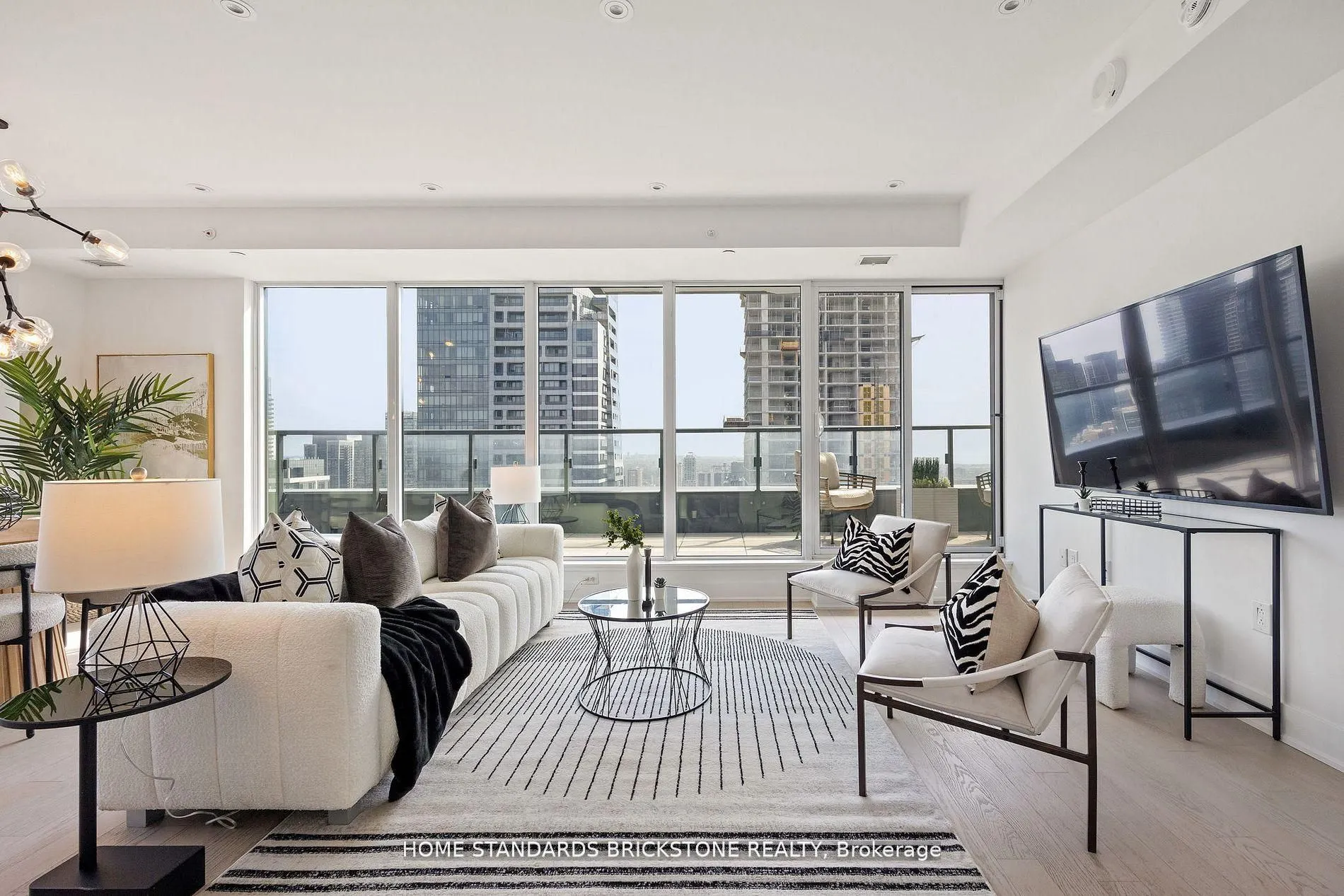 955 Bay Street #3907