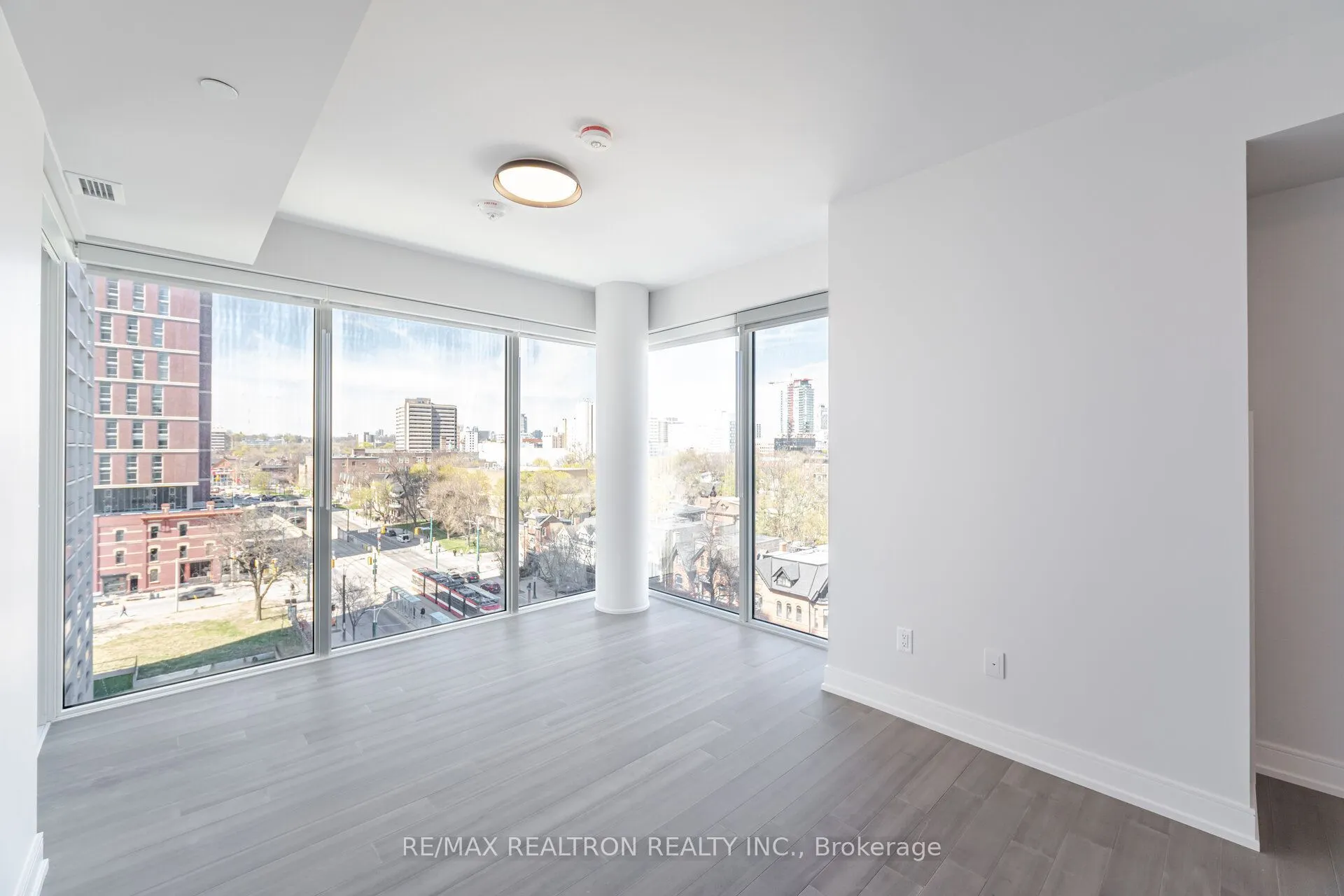 664 Spadina Avenue #606