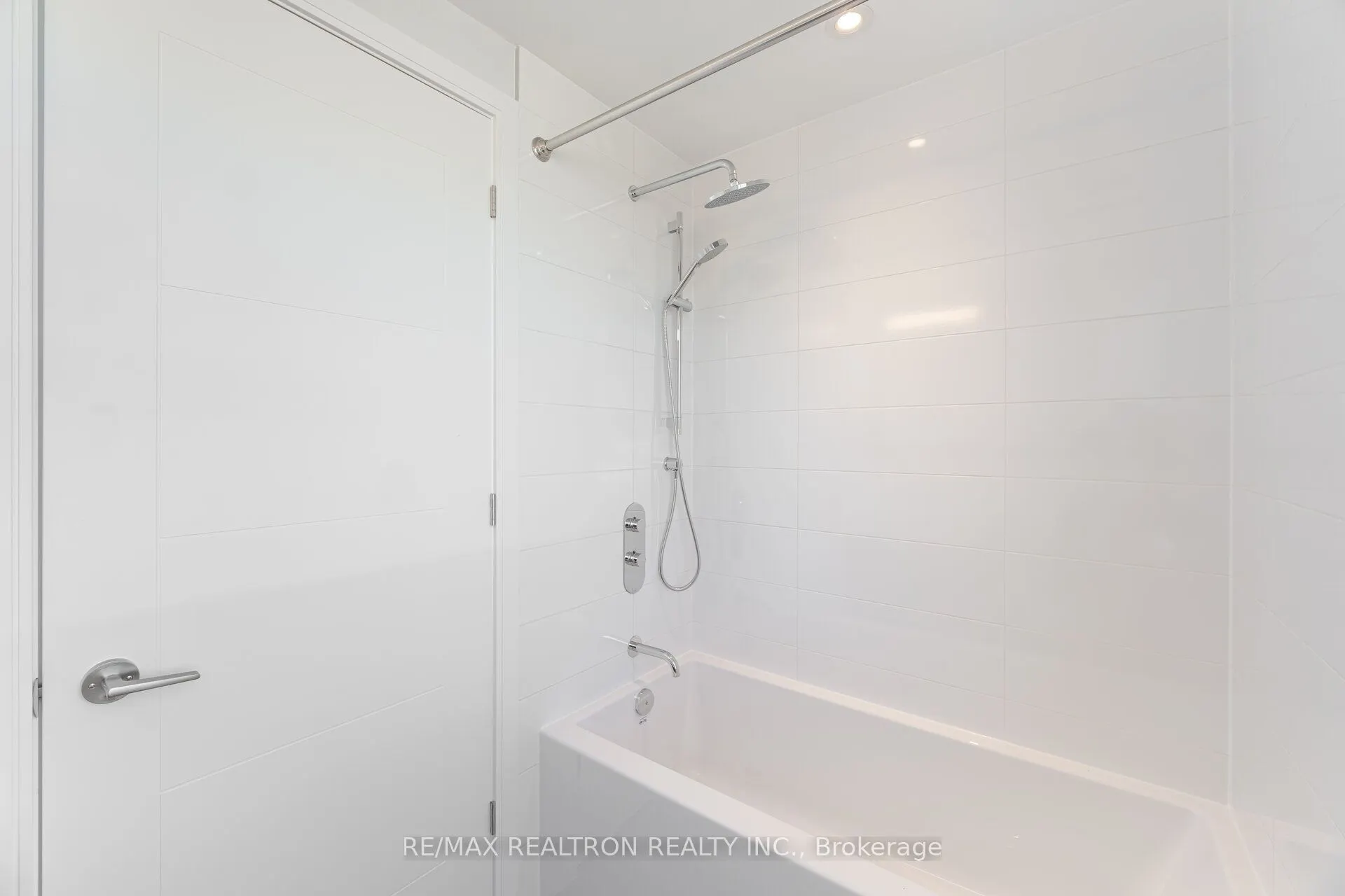 664 Spadina Avenue #606