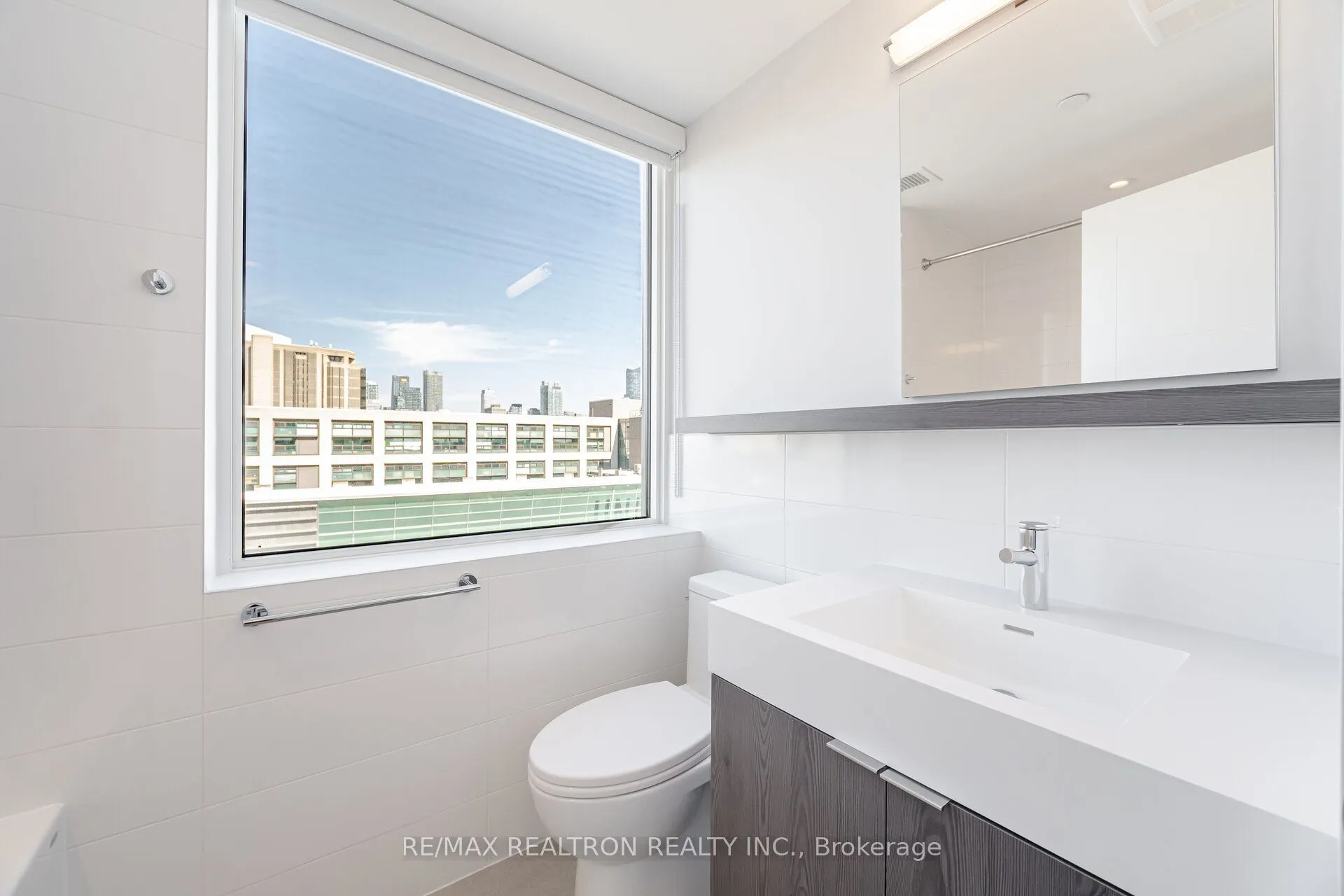 664 Spadina Avenue #606
