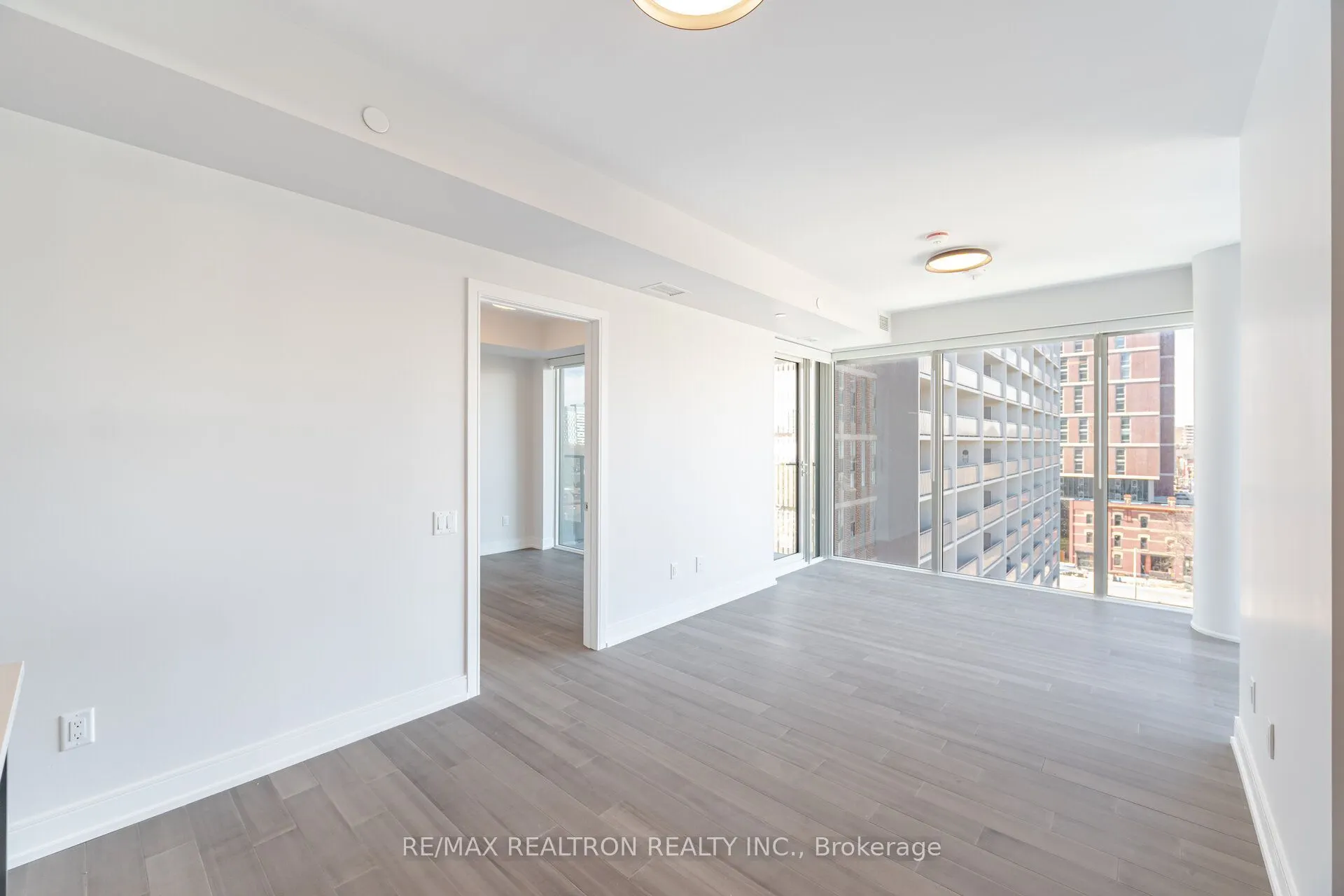 664 Spadina Avenue #606