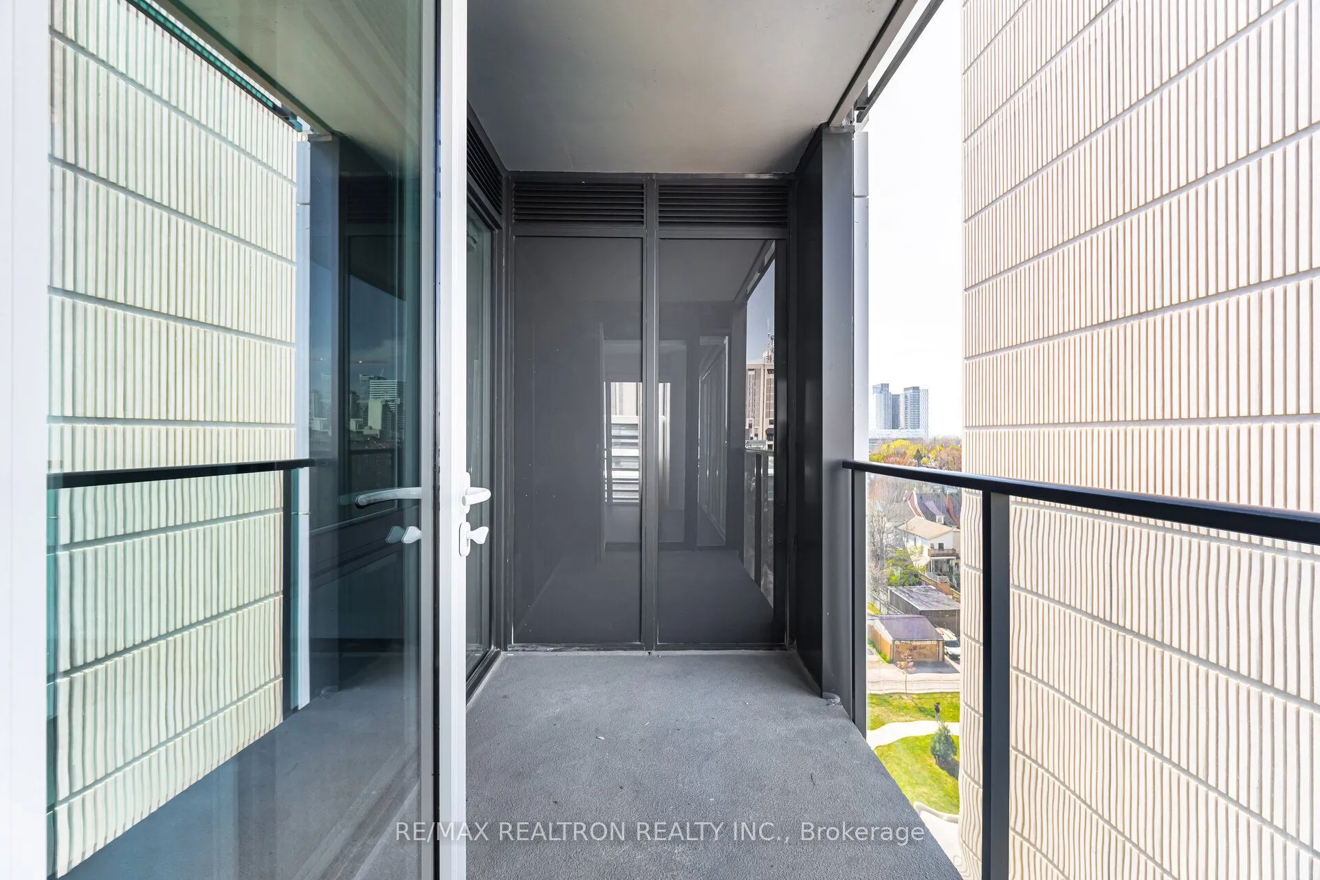 664 Spadina Avenue #606