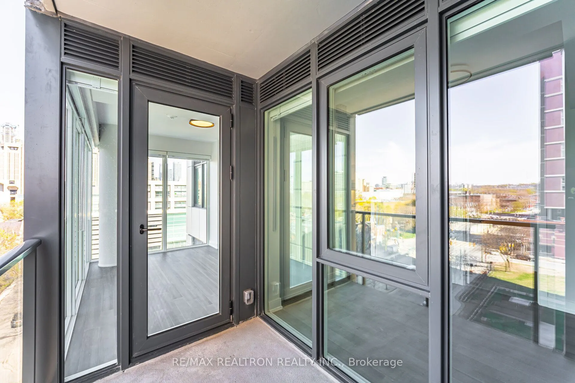 664 Spadina Avenue #606