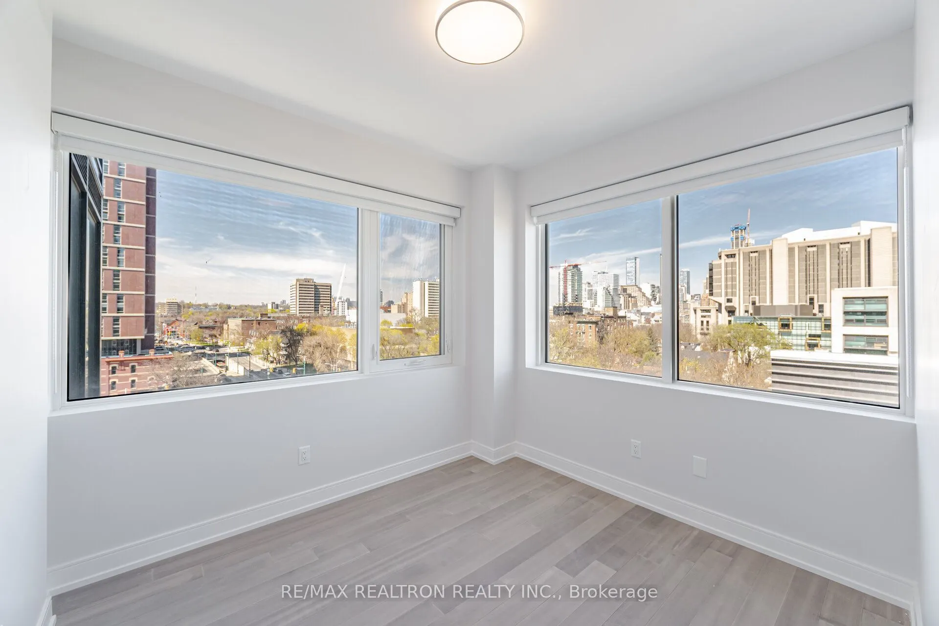 664 Spadina Avenue #606