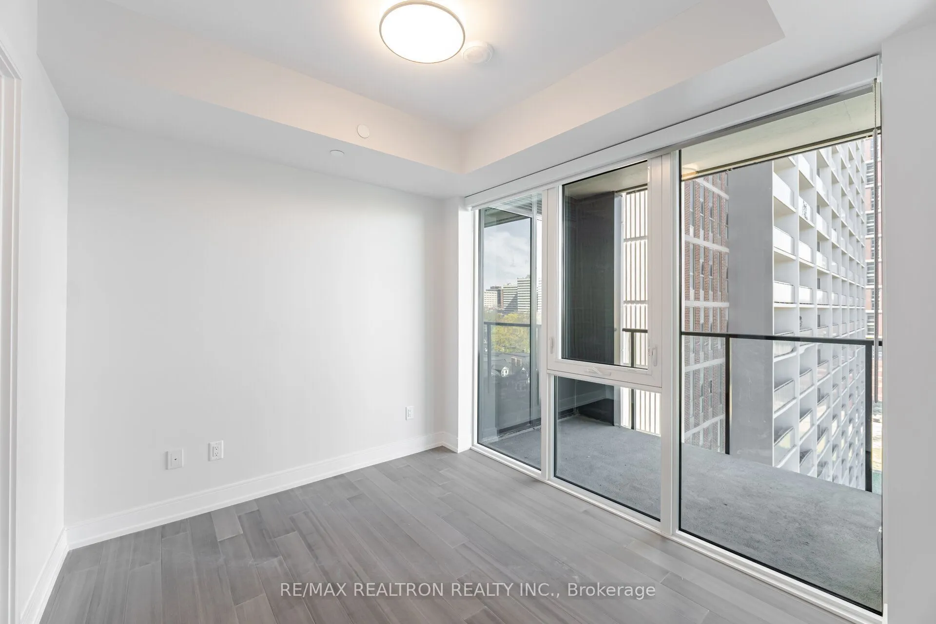 664 Spadina Avenue #606
