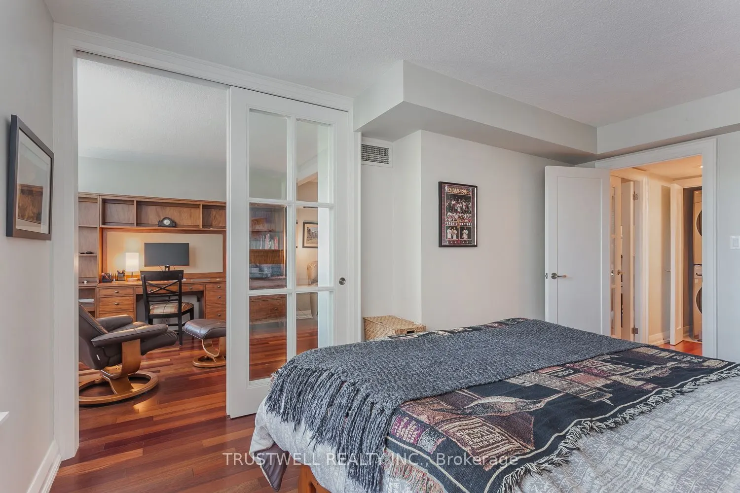 5444 Yonge Street #206