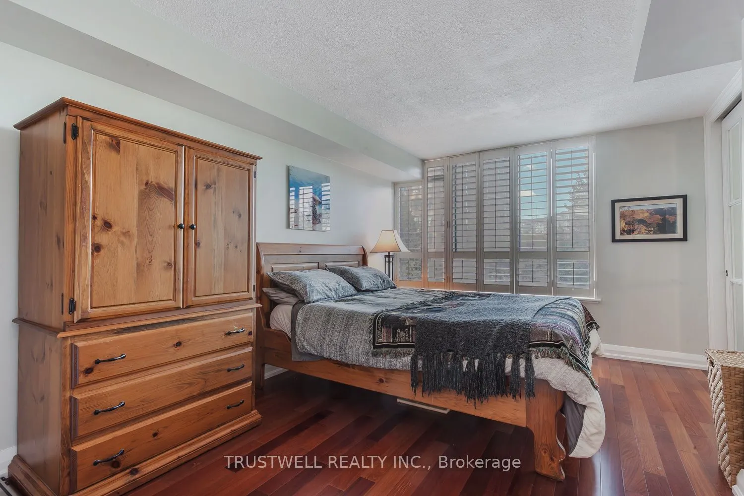5444 Yonge Street #206