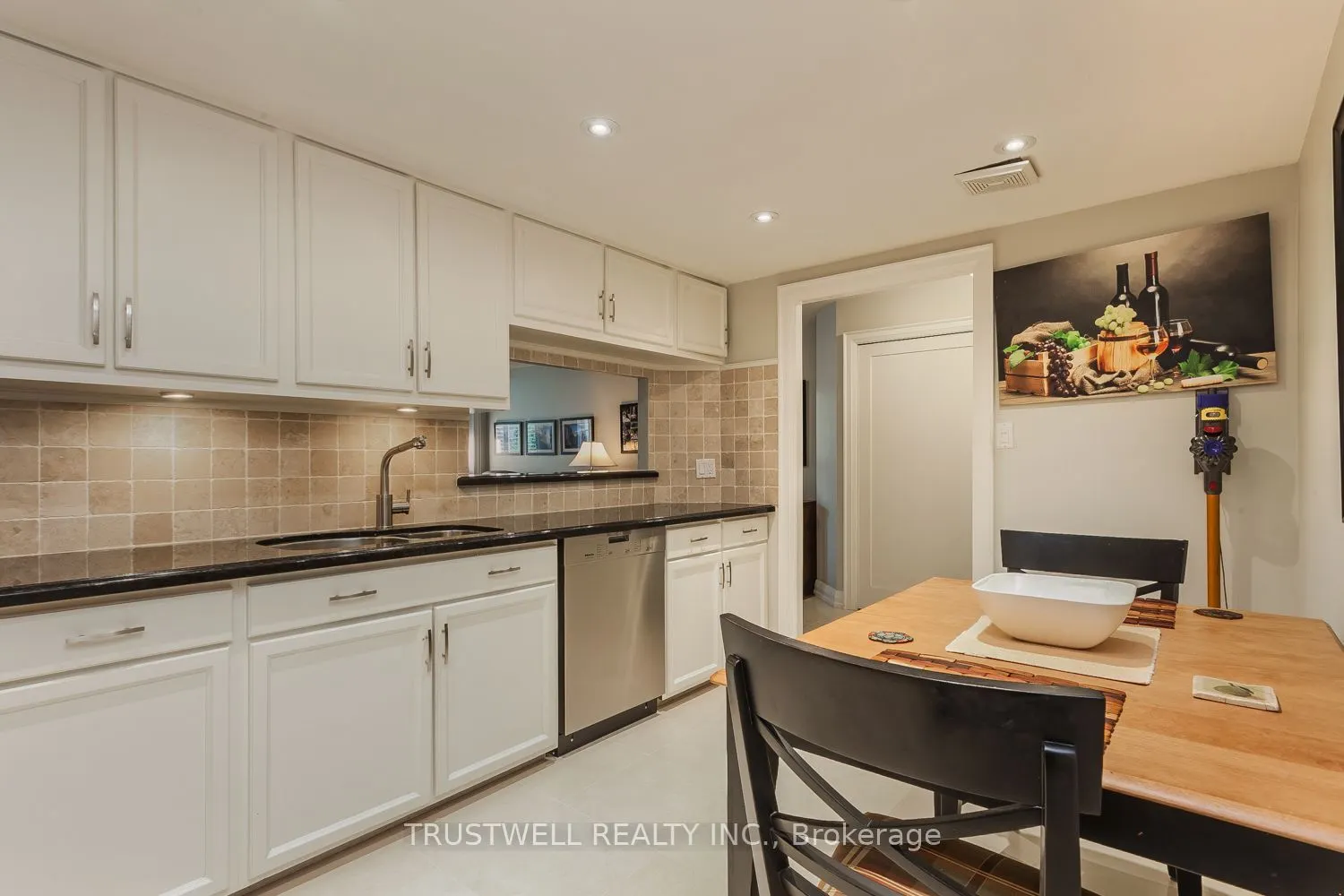 5444 Yonge Street #206